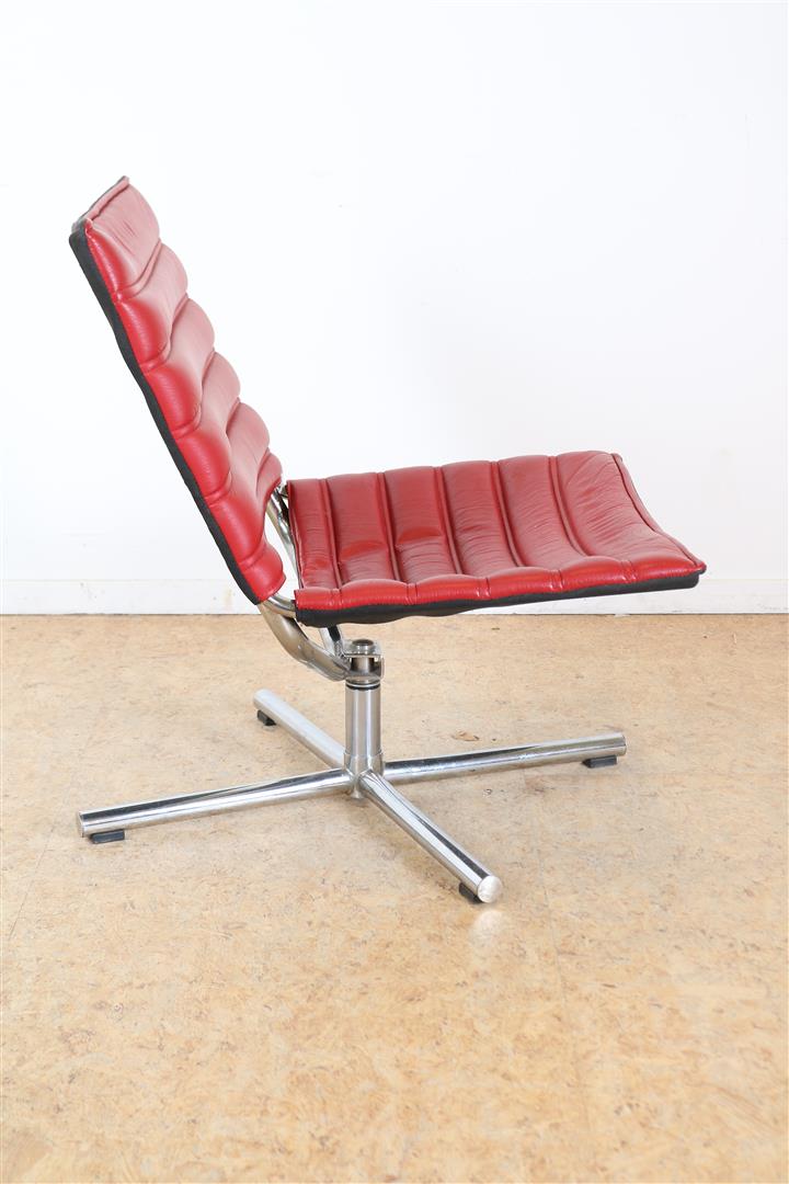 Red leather swivel armchair on chrome base. Model 'LAZY' by Hulshoff Design (The Hague). - Image 2 of 4