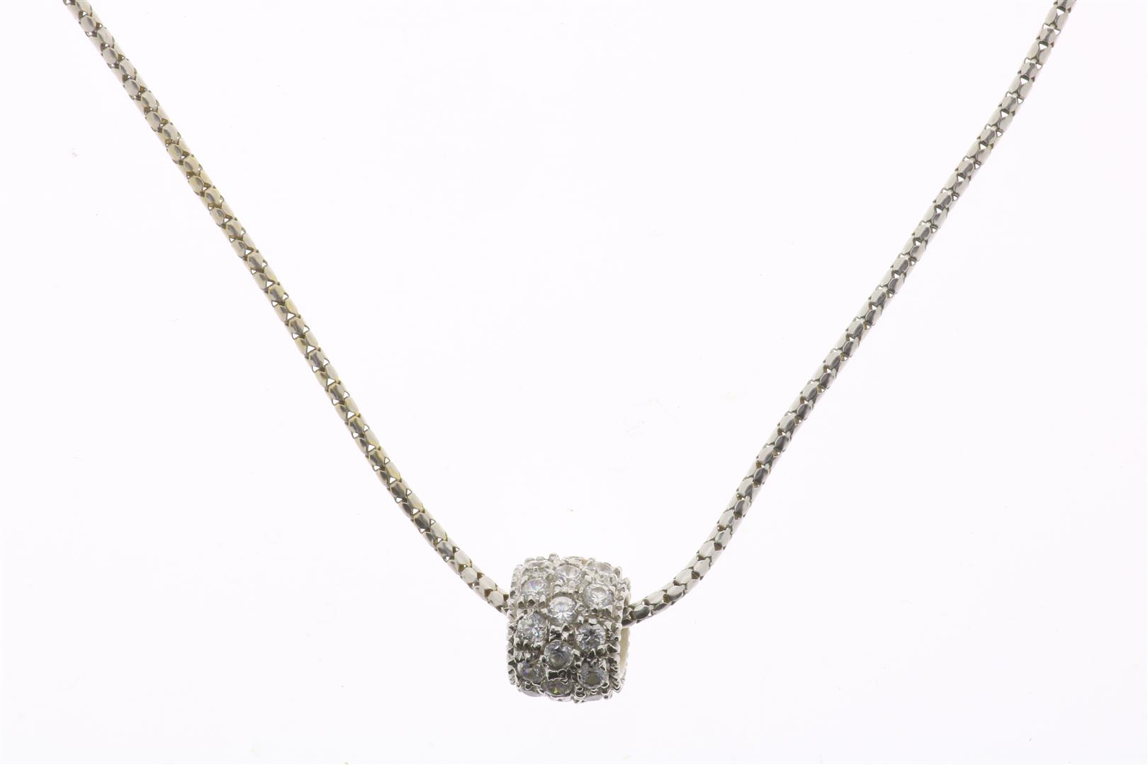 White gold necklace with bead. At the discretion of a jewelry expert.
