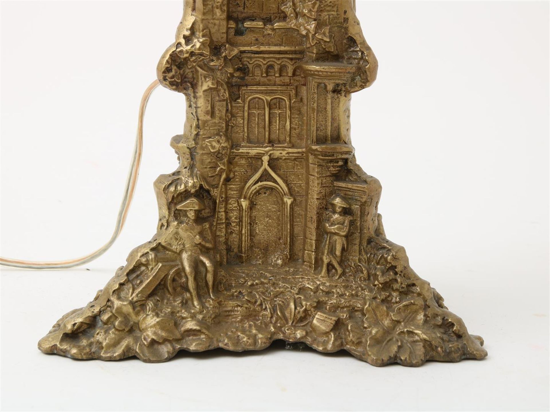 Partly green glass oil lamp on bronze base with figures at city gate and glass shade, burner - Image 3 of 6