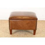 Brown leather tabouret with flap on block legs, 39 x 56 x 40 cm.