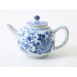 Porcelain Qianlong teapot with floral decoration, China 18th century, height 12 cm. (edge flake)
