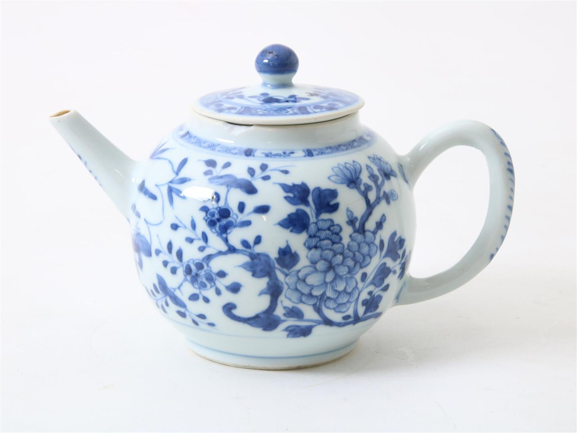Porcelain Qianlong teapot