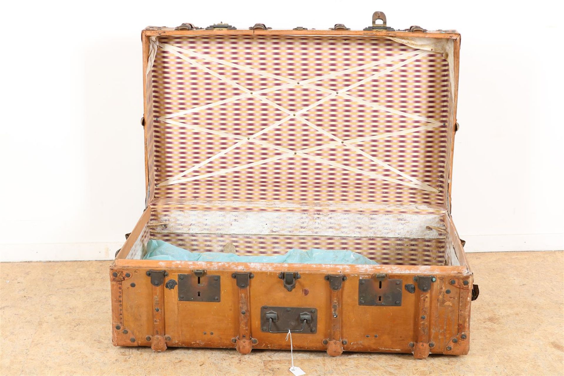 Travel suitcase with cognac-colored leather and brass fittings, France, 1920s, 34 x 90 x 54 cm. - Image 2 of 5