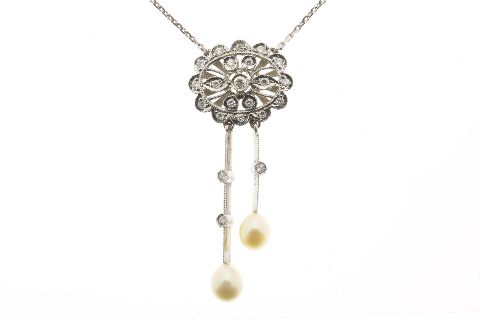 White gold necklase with pearls and diamonds 