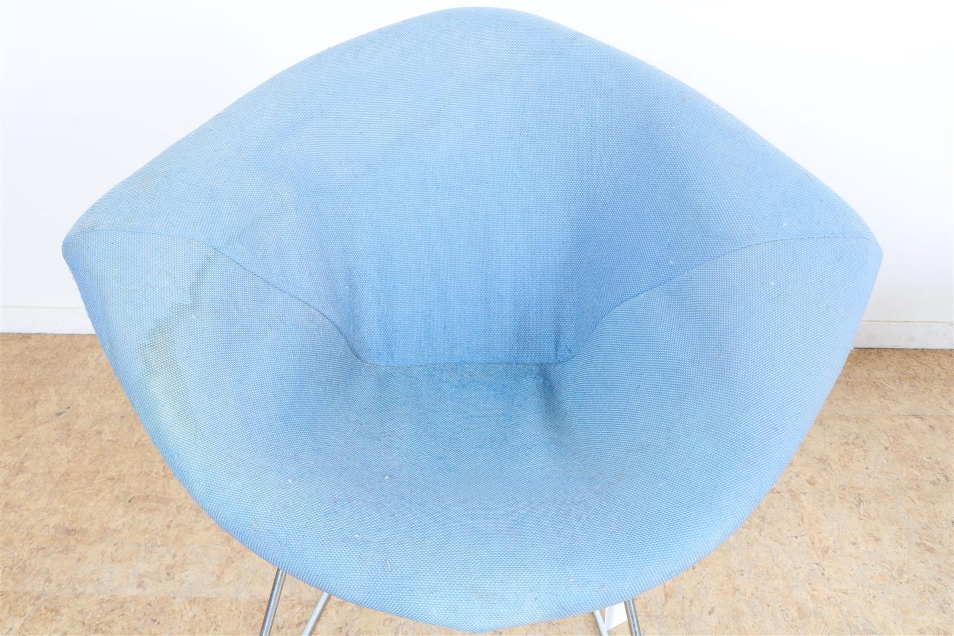 Set of wire steel design chairs with blue upholstery, designed in 1952 by Harry Bertoia for Knoll. - Image 5 of 5
