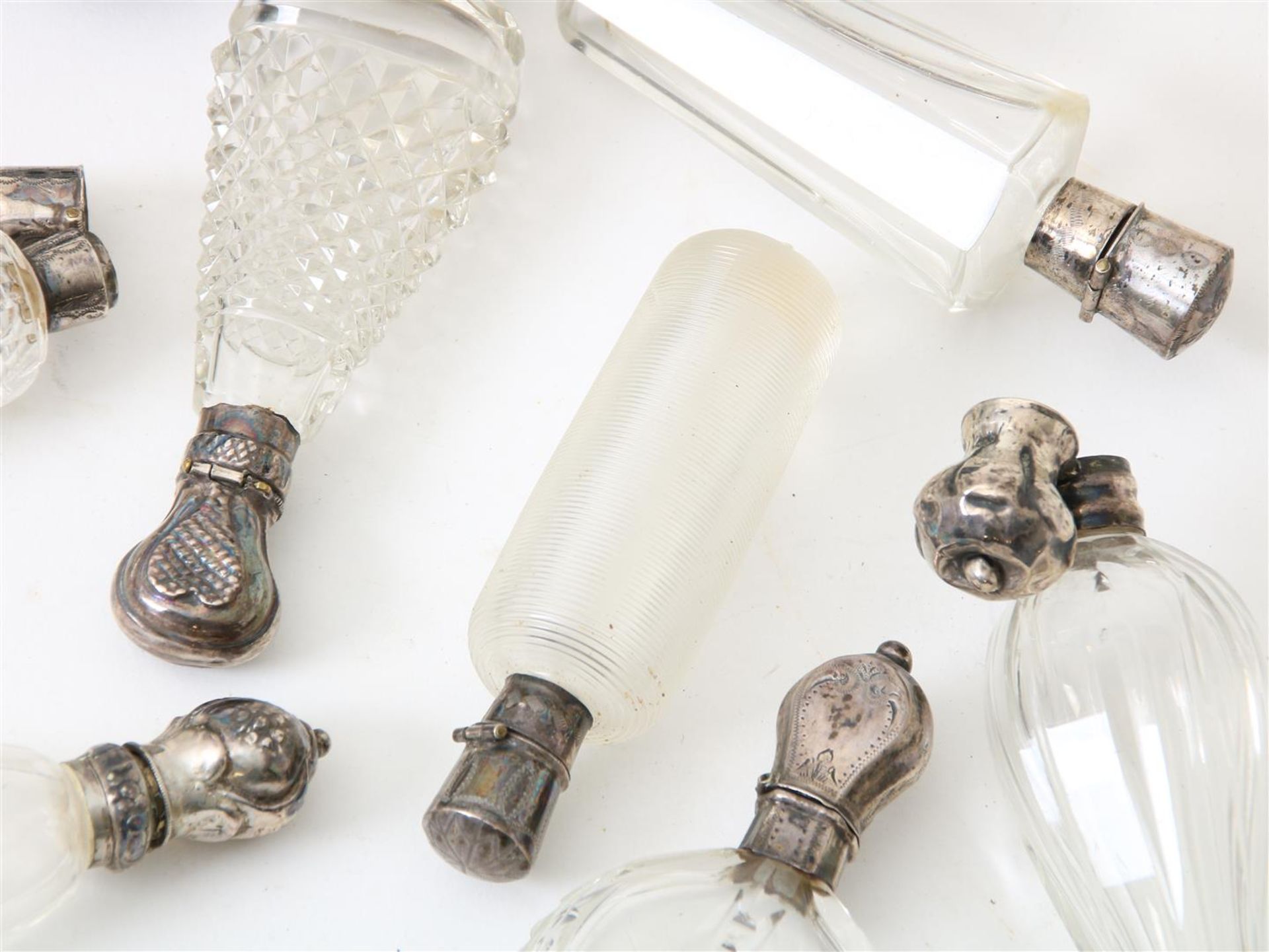 16 crystal snuff bottles silver cap - Bild 2 aus 4