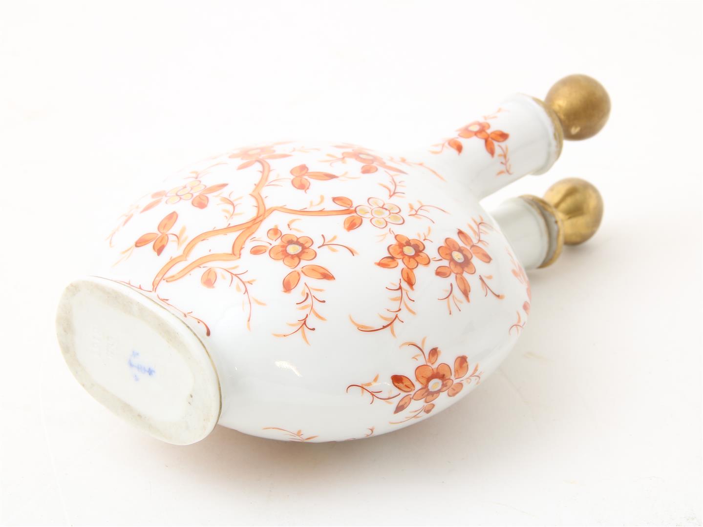 Porcelain bottle with double neck and containers for oil and vinegar, painted with red and gold - Image 3 of 3