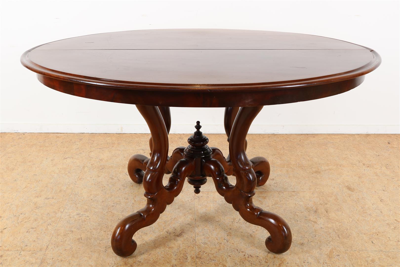 Mahogany Biedermeier coulisse table on spider head leg, 19 century, 74 x 135 x 108 cm, with