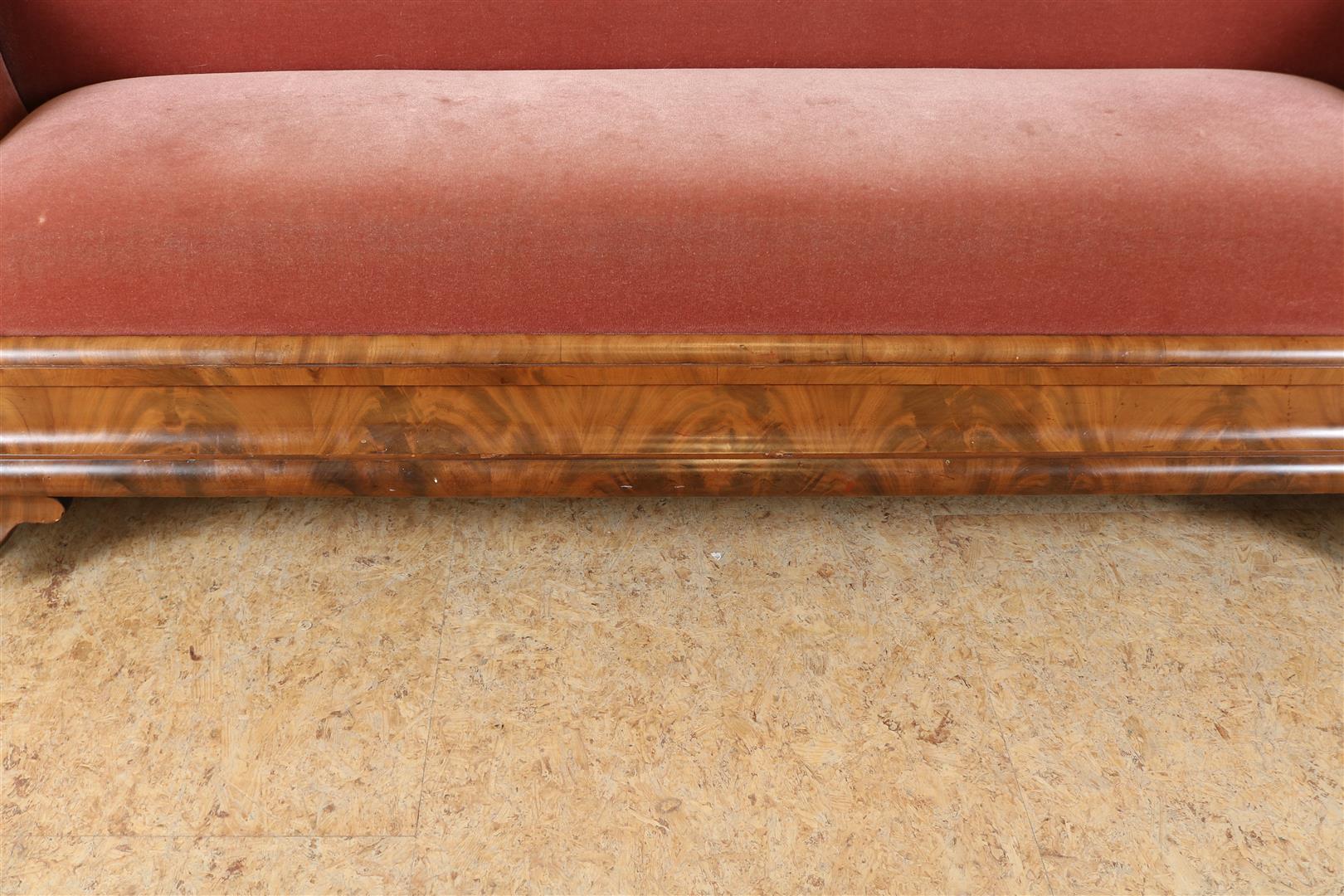 Mahogany Biedermeier sofa upholstered in pink velvet, 19th century. - Image 4 of 5
