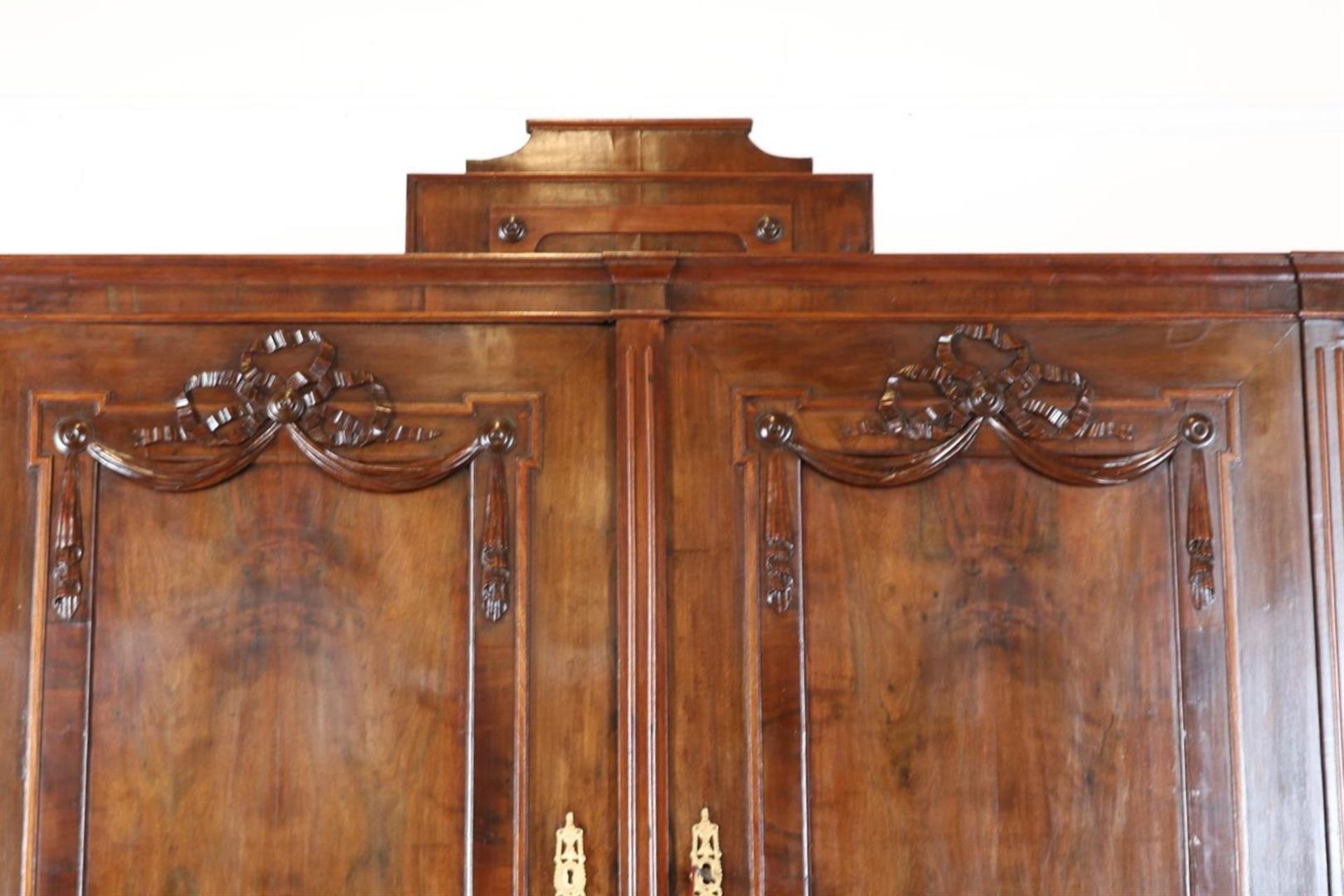 Mahogany Louis XVI cabinet, 2 panel doors with carved garlands and 4 drawers with bronze fittings, - Image 3 of 7