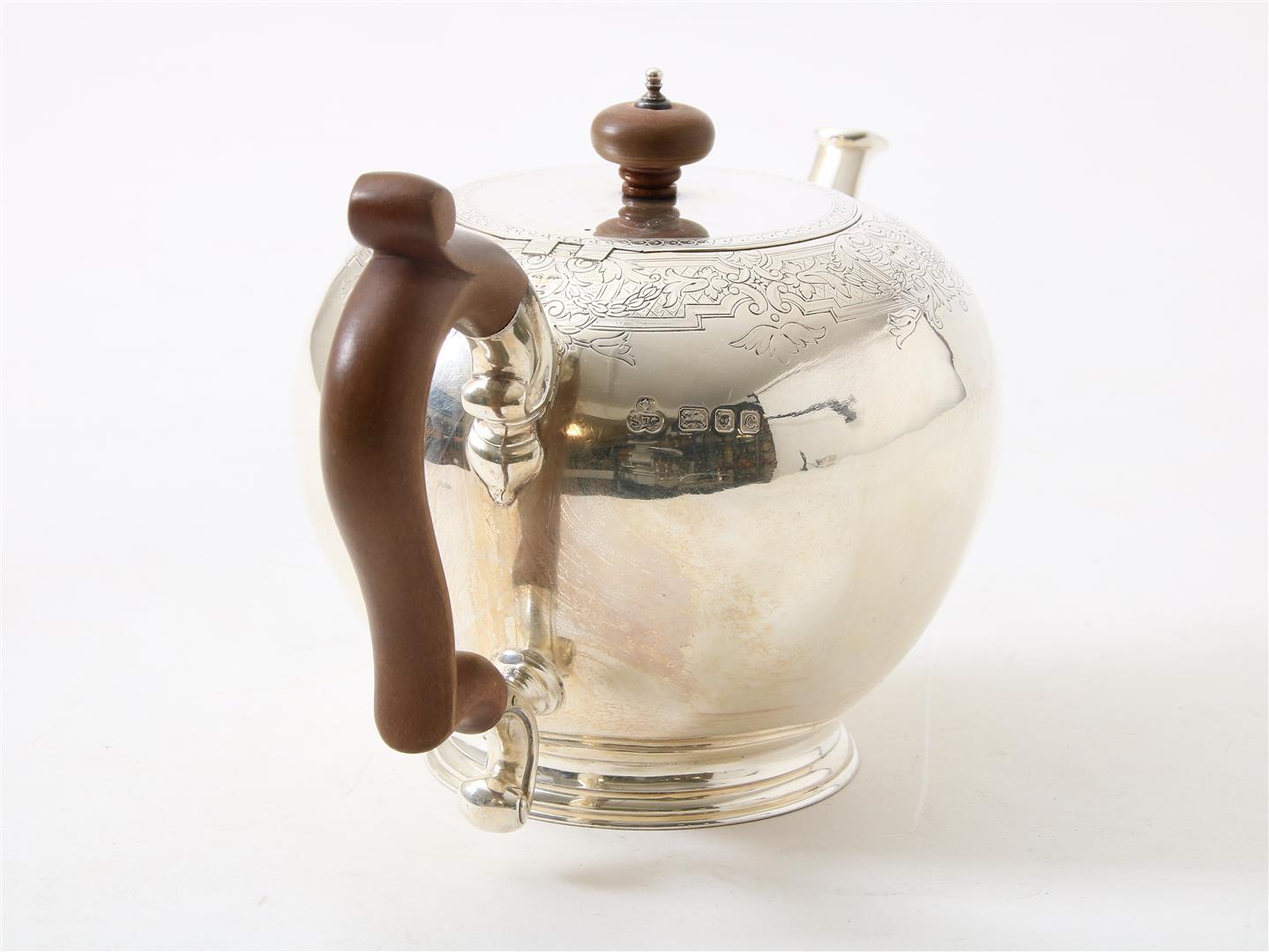 Silver teapot with wooden handle, decorated with floral vines and heads in garlands, England, - Image 2 of 4