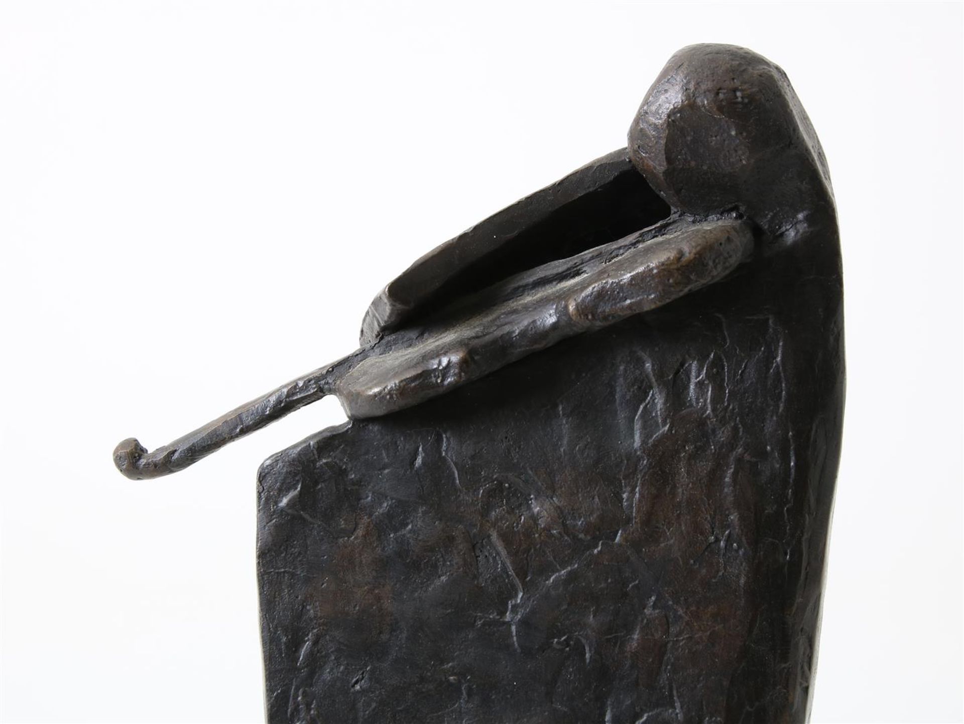 Renée Leusden (1947-) 'Violinist', bronze sculpture on marble base, 45 x 9 x 11 cm. - Image 5 of 6