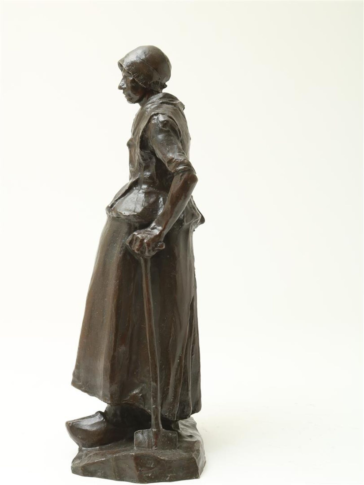 "Charles" Henri Marie van Wijk (1875-1917) Bronze sculpture of a fisherman's woman leaning on a - Image 4 of 6