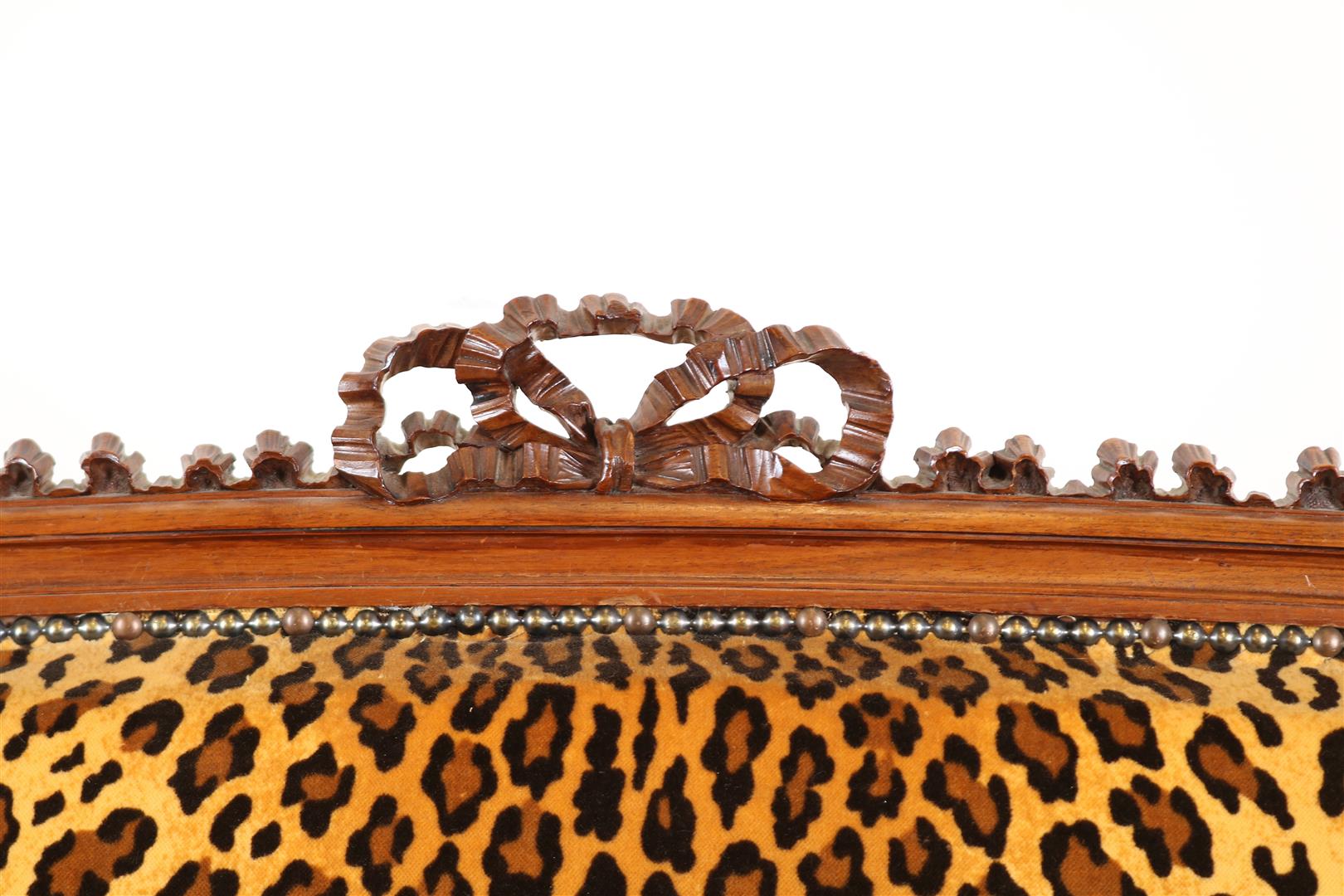 Walnut Louis XVI style double sofa with bow crown and leopard fabric upholstery, 103 x 130 x 58 cm. - Image 2 of 5