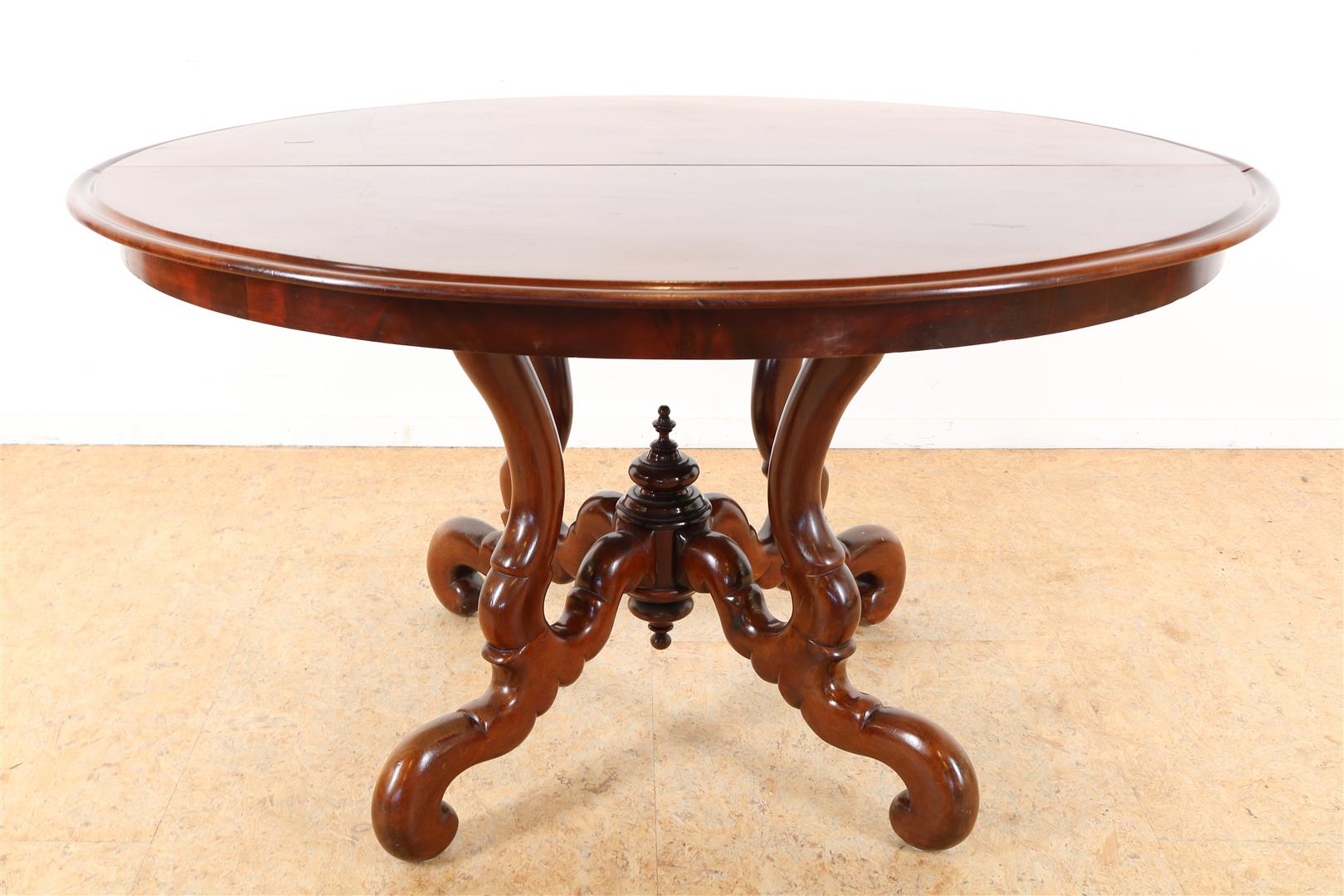 Mahogany Biedermeier coulisse table on spider head leg, 19 century, 74 x 135 x 108 cm, with - Image 2 of 7