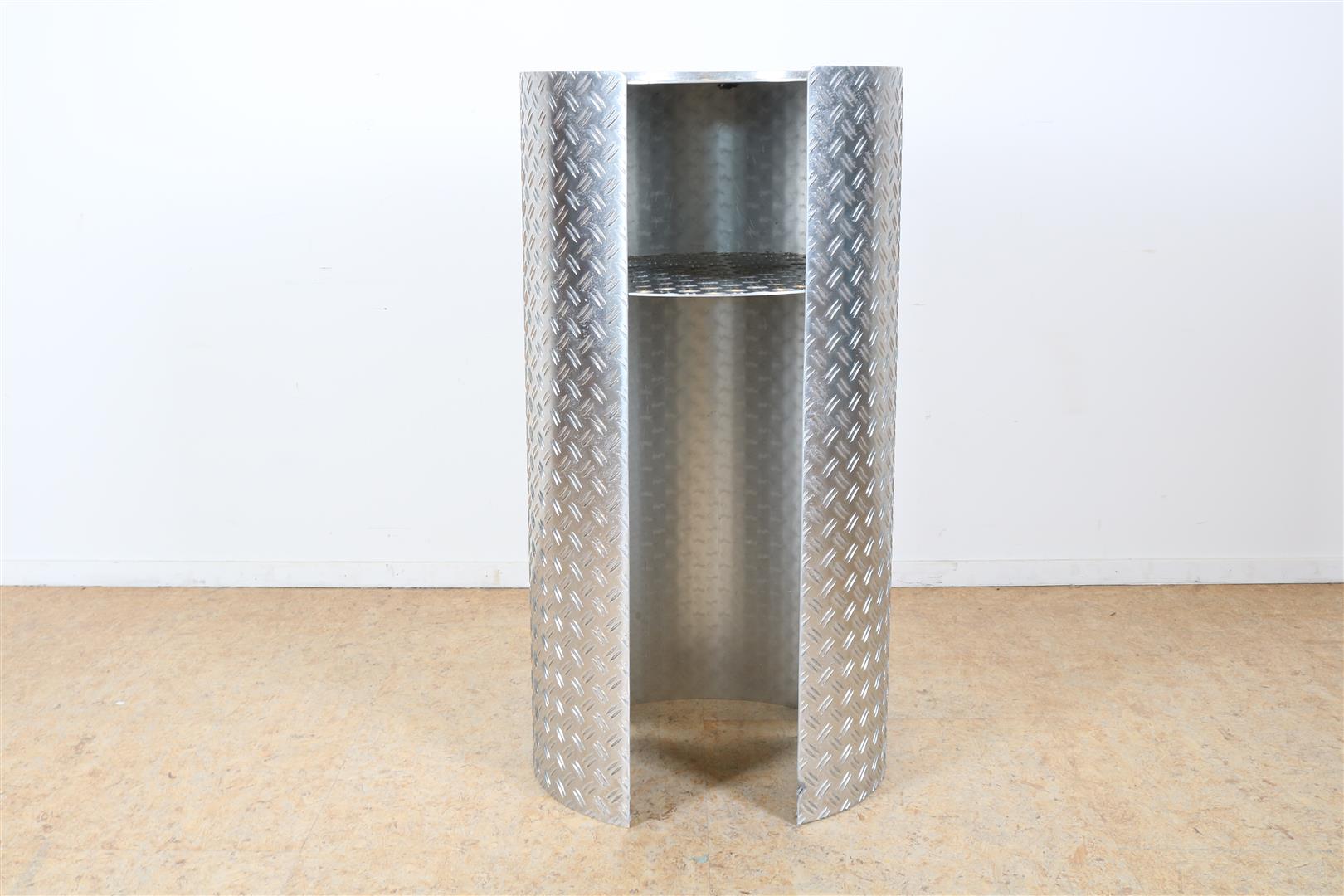 Cylindrical aluminum diamond plate design standing table with shelf, 110 x 57 cm.