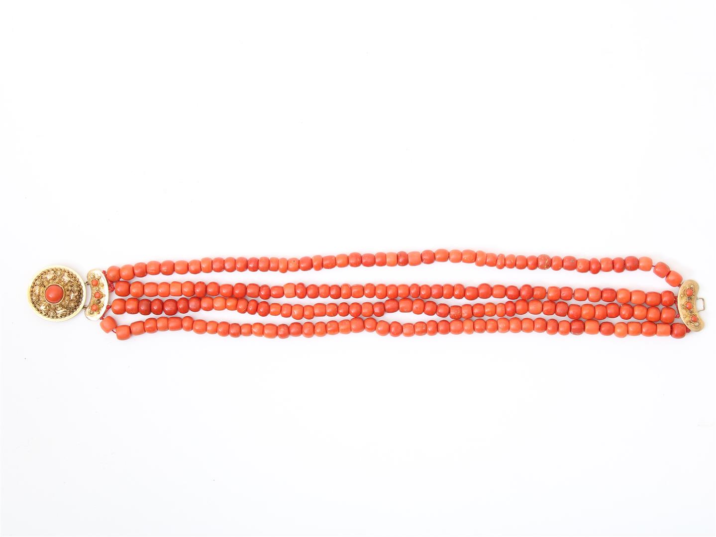 4-row red coral bead necklace with cheese and barrel beads on a gold filigree decorated regional - Image 3 of 3