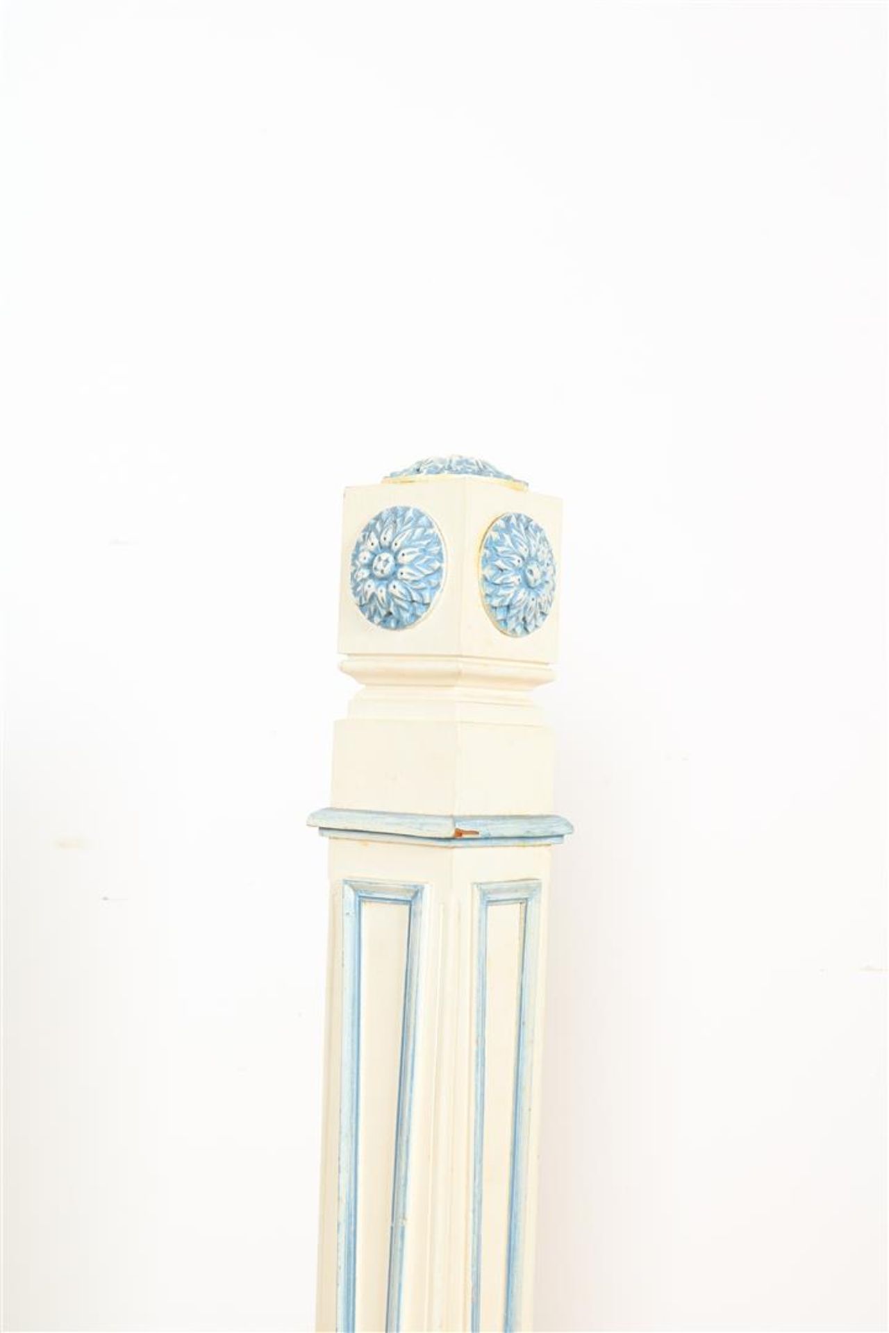 Set of white-painted decorative pillars  - Bild 2 aus 4