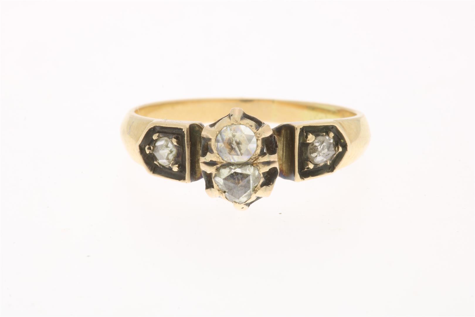 Bicolor gold ring, set with 4 rose cut diamonds, gem. 585/000, gross weight 2.9 grams. ring size 17