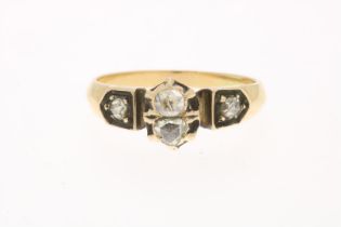Bicolor ring set with rose cut diamond
