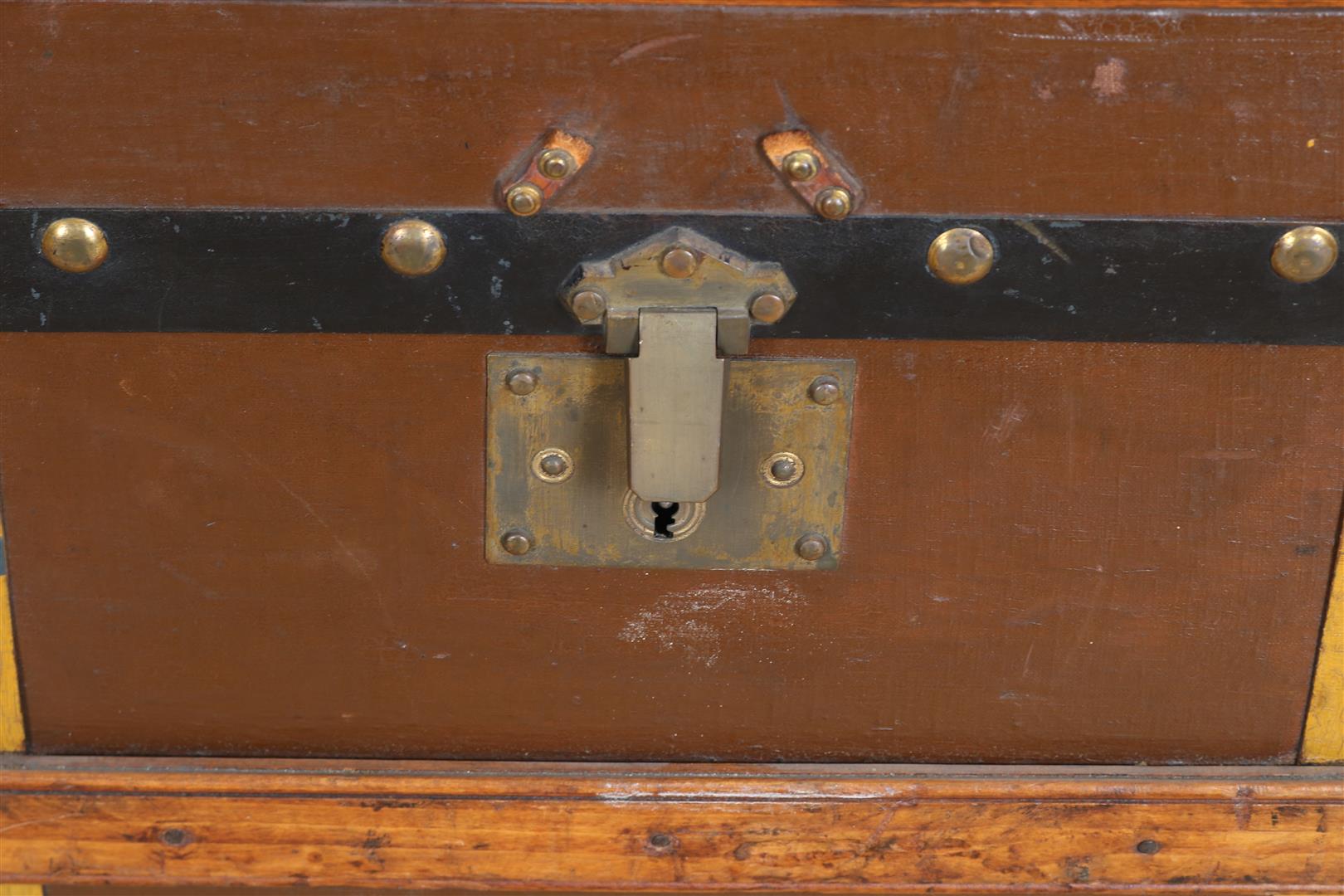 Jutte-covered trunk with wooden and iron straps, 62 x 85 x 52 cm. (handles broken) - Image 3 of 5