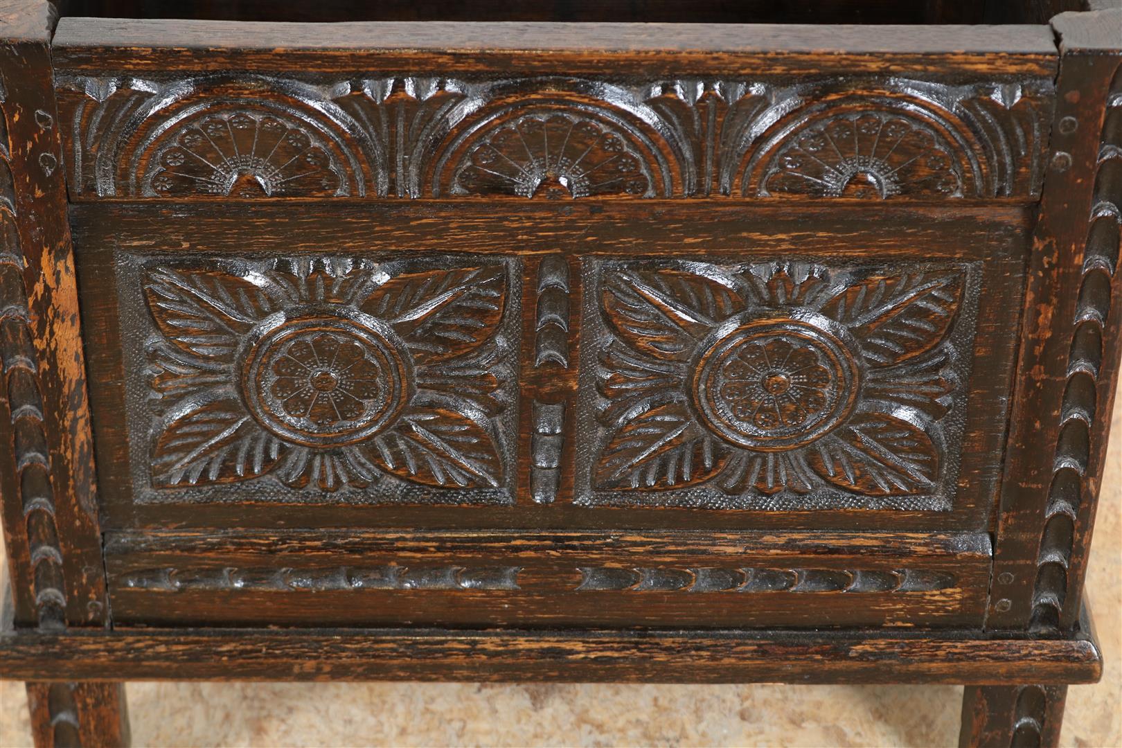 Oak document box with richly carved front panel of flowers, Germany, 43 x 50 x 33 cm. - Image 3 of 3