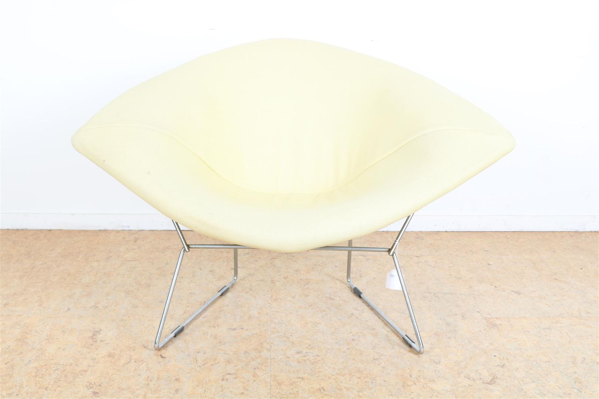 Wire steel design chair with light yellow upholstery, designed in 1952 by Harry Bertoia for Knoll,