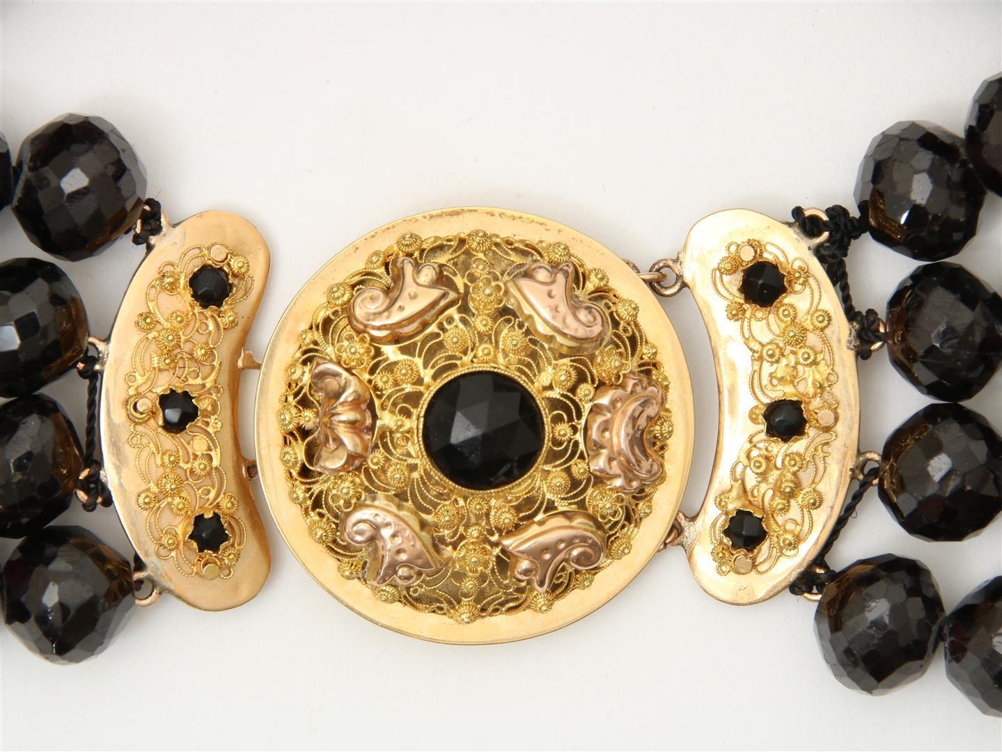 4-row jet mourning necklace on a gold filigree decorated regional lock set with jet, Zeeland