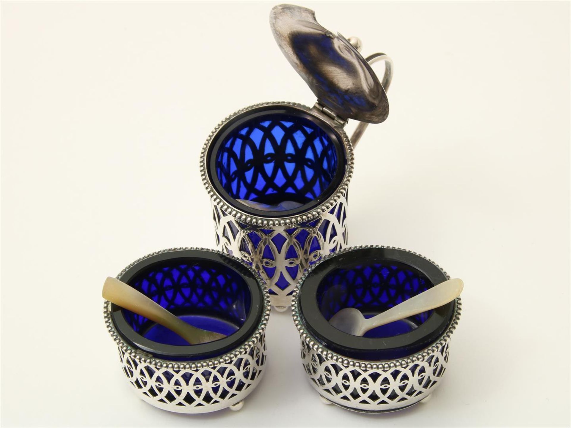 Openwork silver mustard pot with pearl rim and two salt cellars with pearl rim, with blue glass - Image 2 of 4