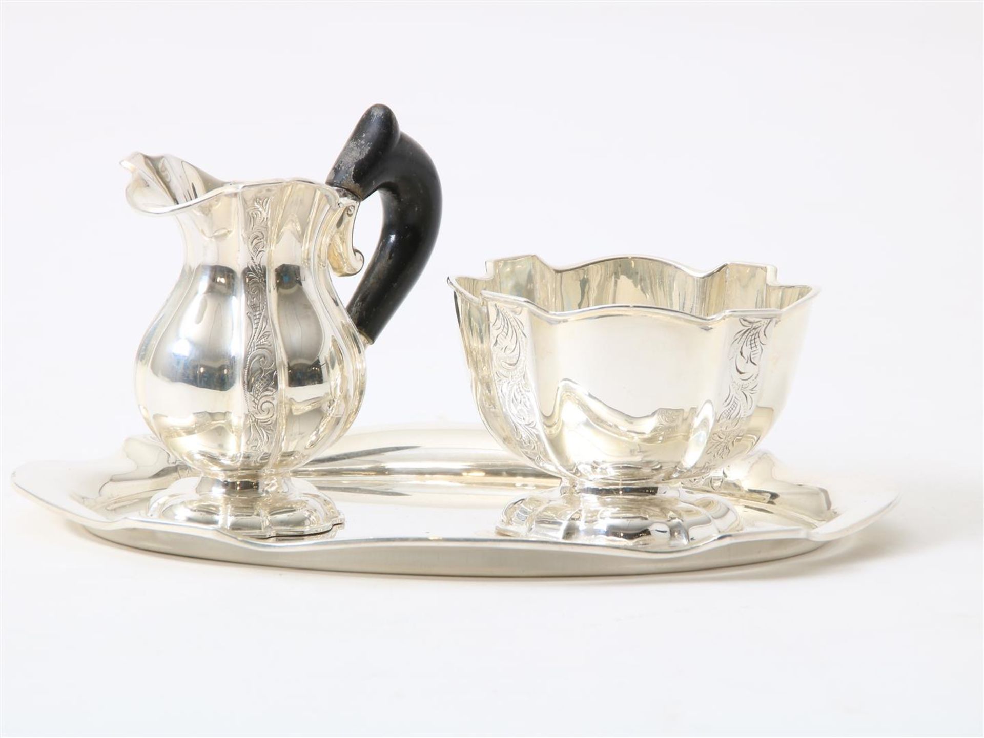 Silver cream set, consisting of milk jug and sugar bowl on tray, grade 835/000, gross weight 260