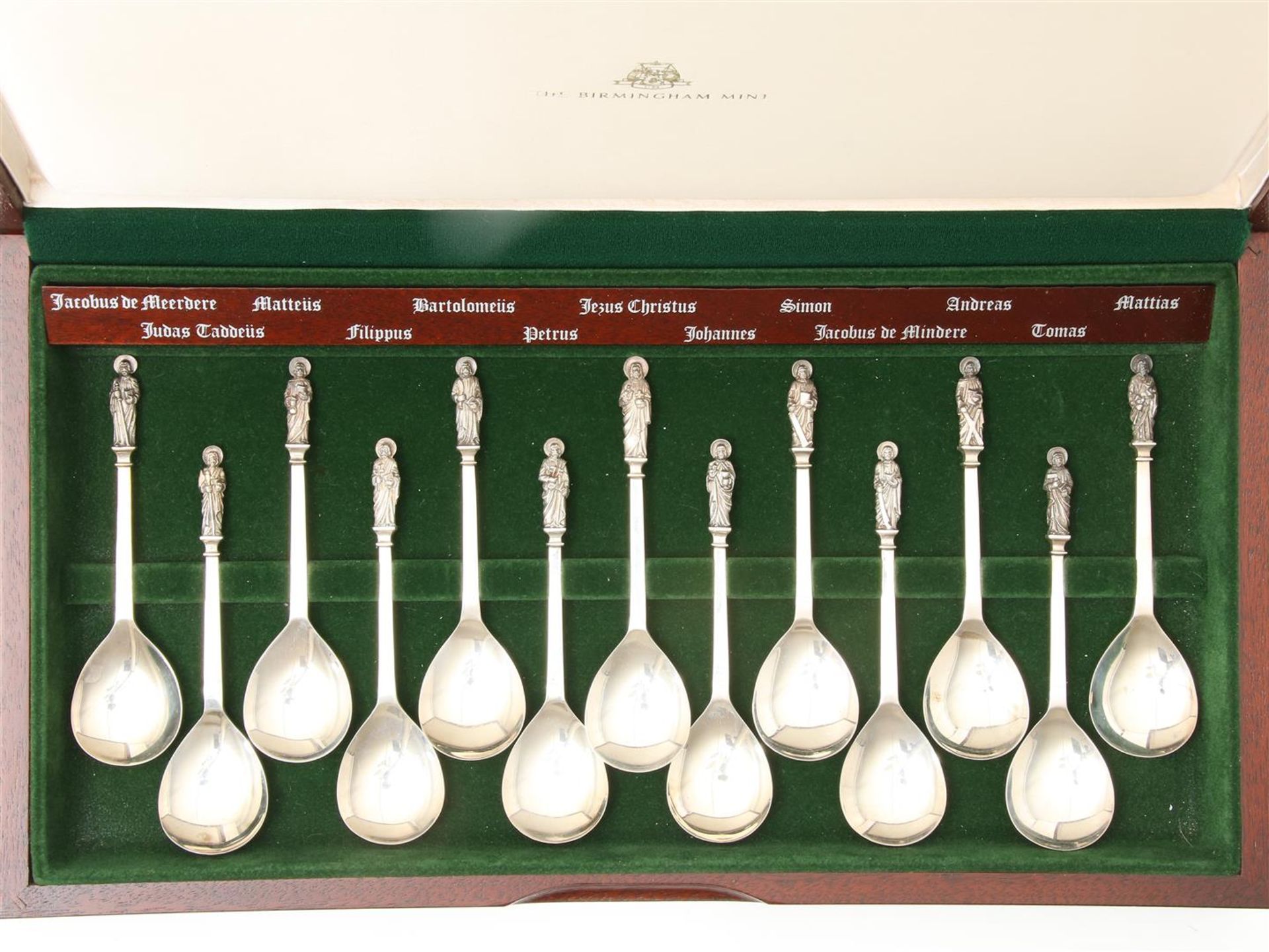 Series of 13 silver apostle spoons in case, Eneland Birmingham, 925/000, gross weight 420 grams.