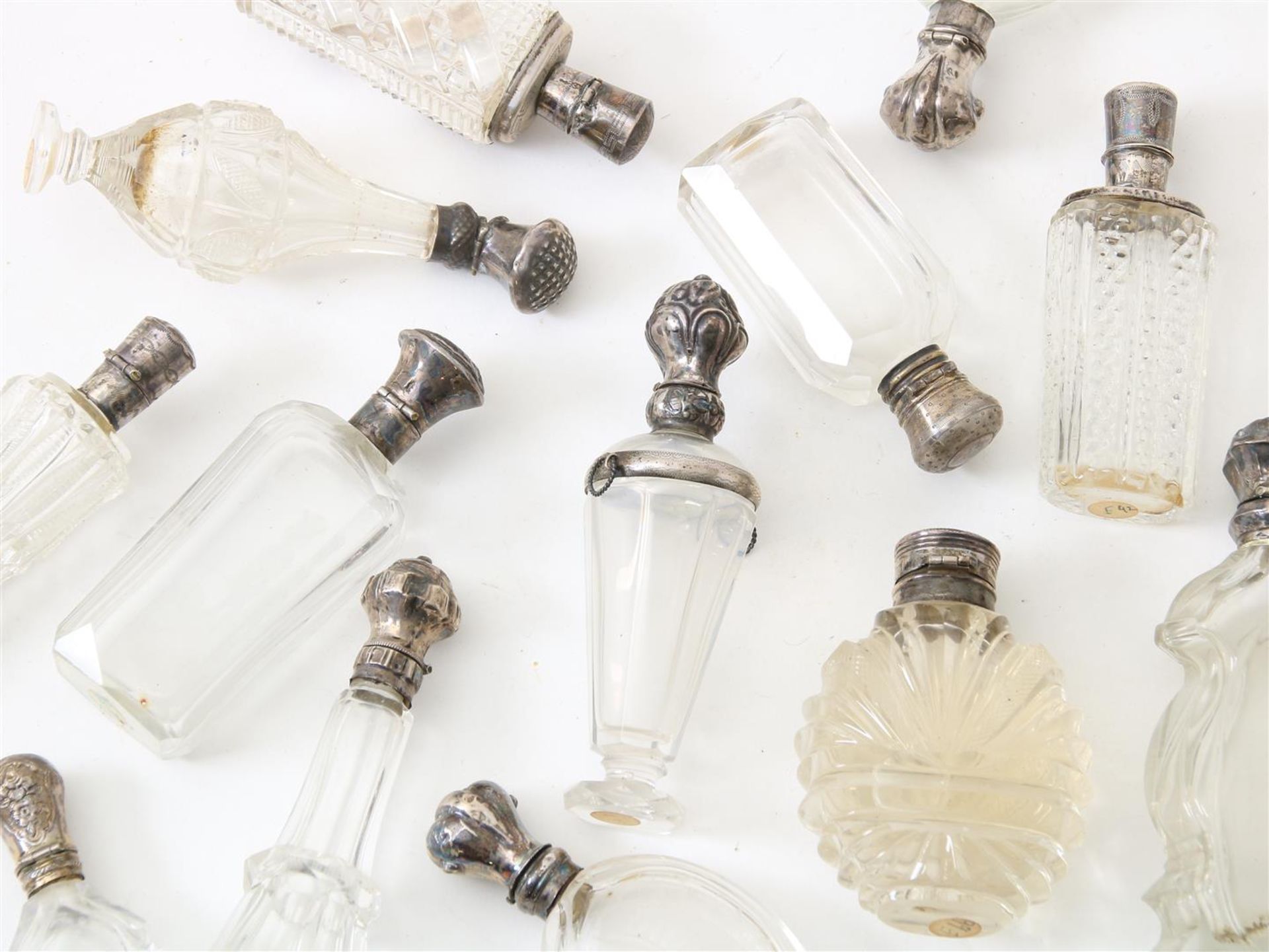 Lot of 17 cut crystal perfume bottles - Bild 3 aus 3
