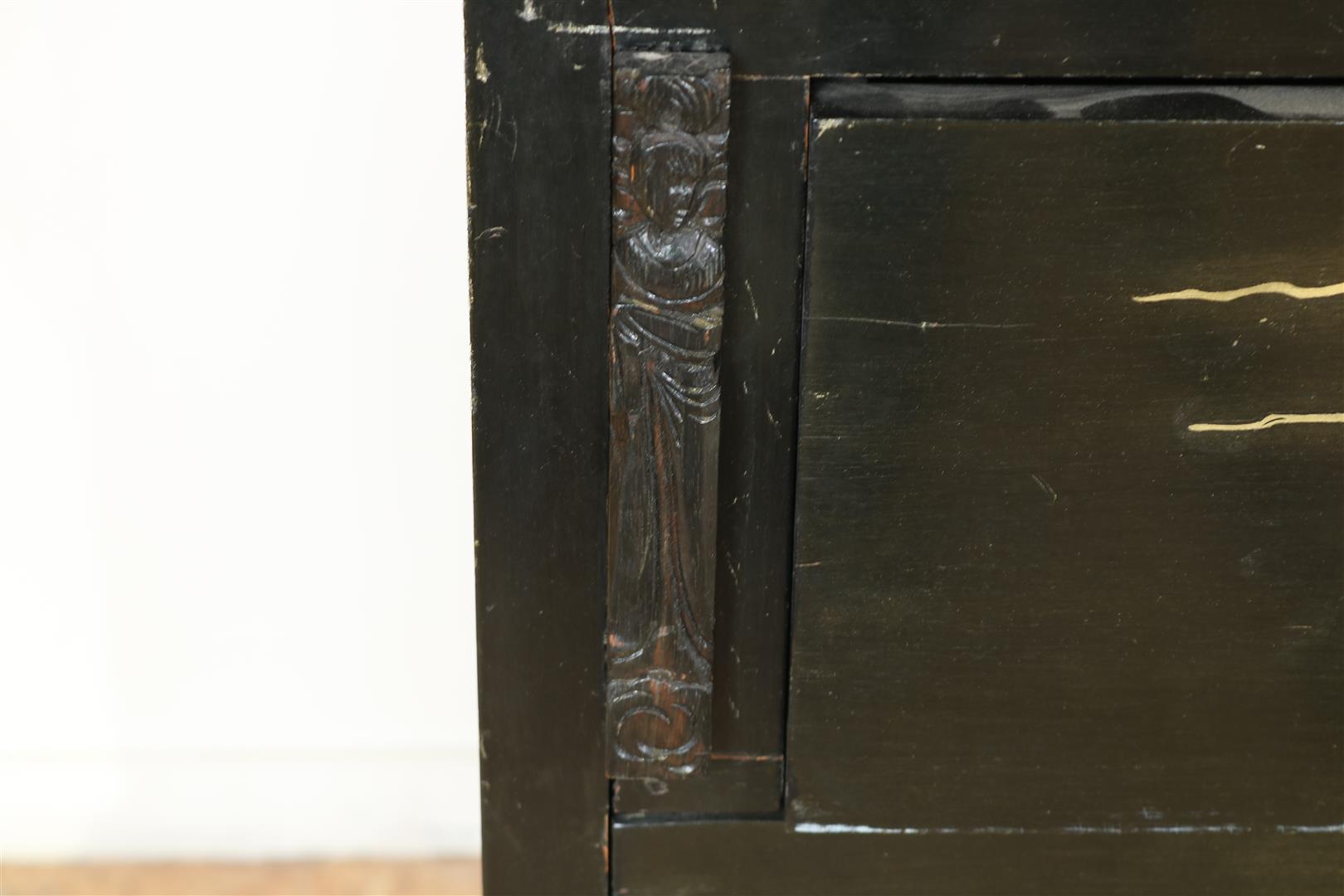 Black lacquer wooden desk with sloping writing flap behind which an interior with compartments on - Image 8 of 9