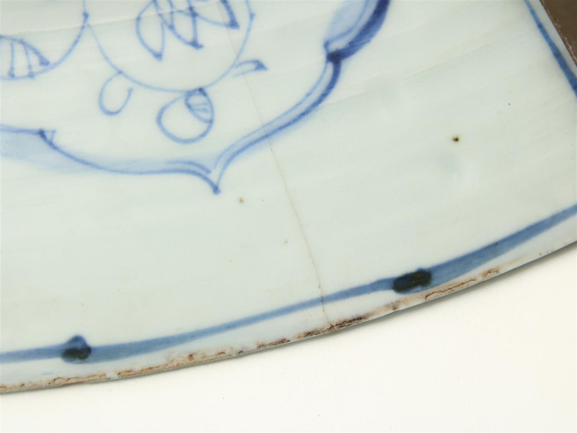 Porcelain dish with central decoration of Chinese people - Bild 11 aus 11