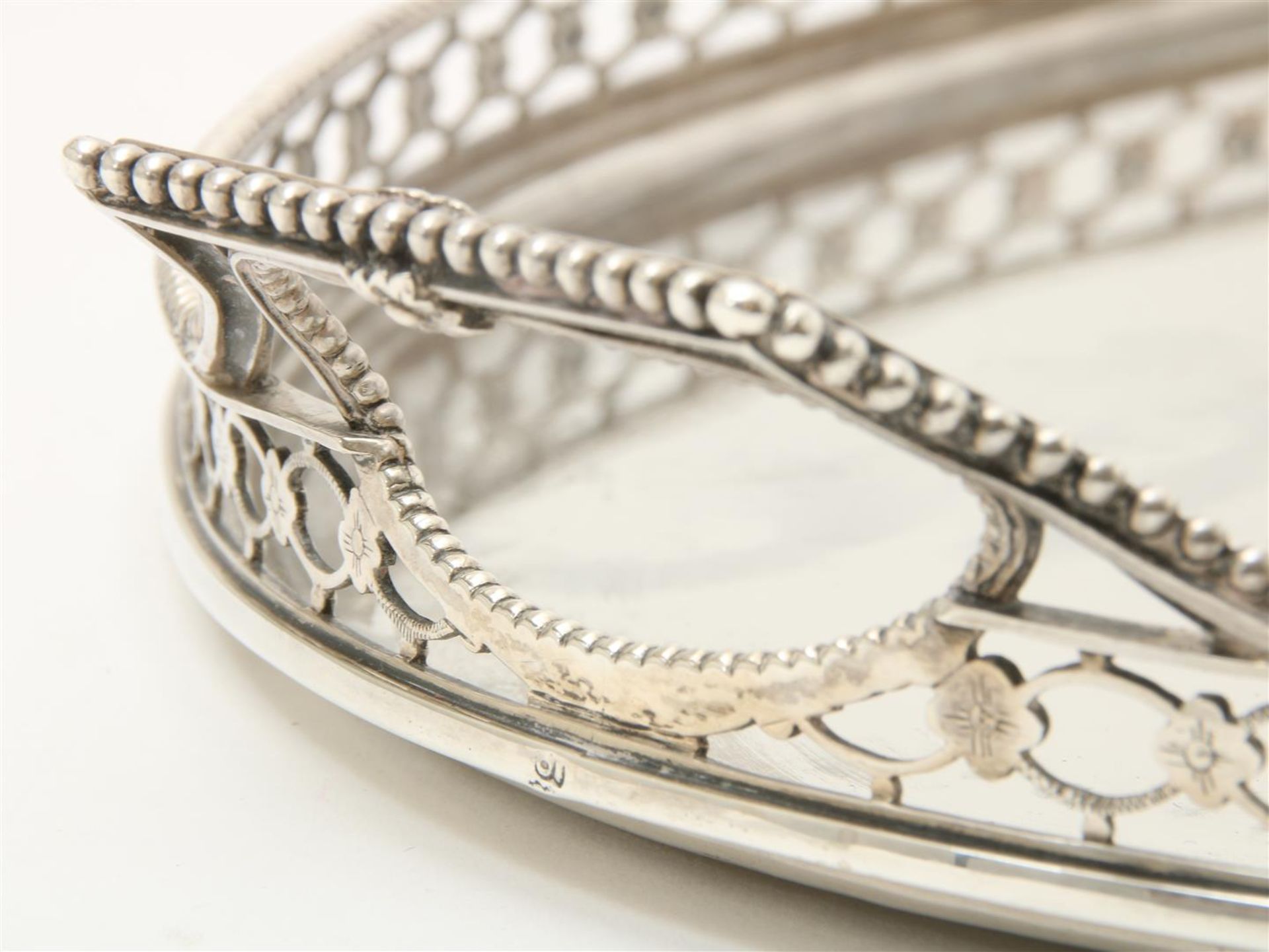Oval silver tray Amsterdam, Mt. D.W.Rethmeijer, year letter F = 1790, decorated with openwork edge - Image 2 of 4