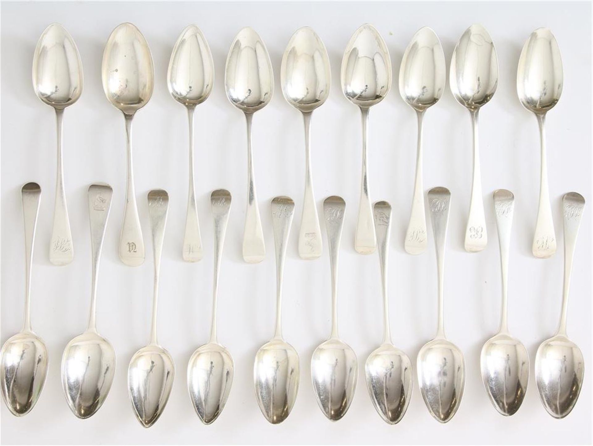 Lot with 19 small silver spoons, England, 19th century, gross weight 620 grams, partly with initials