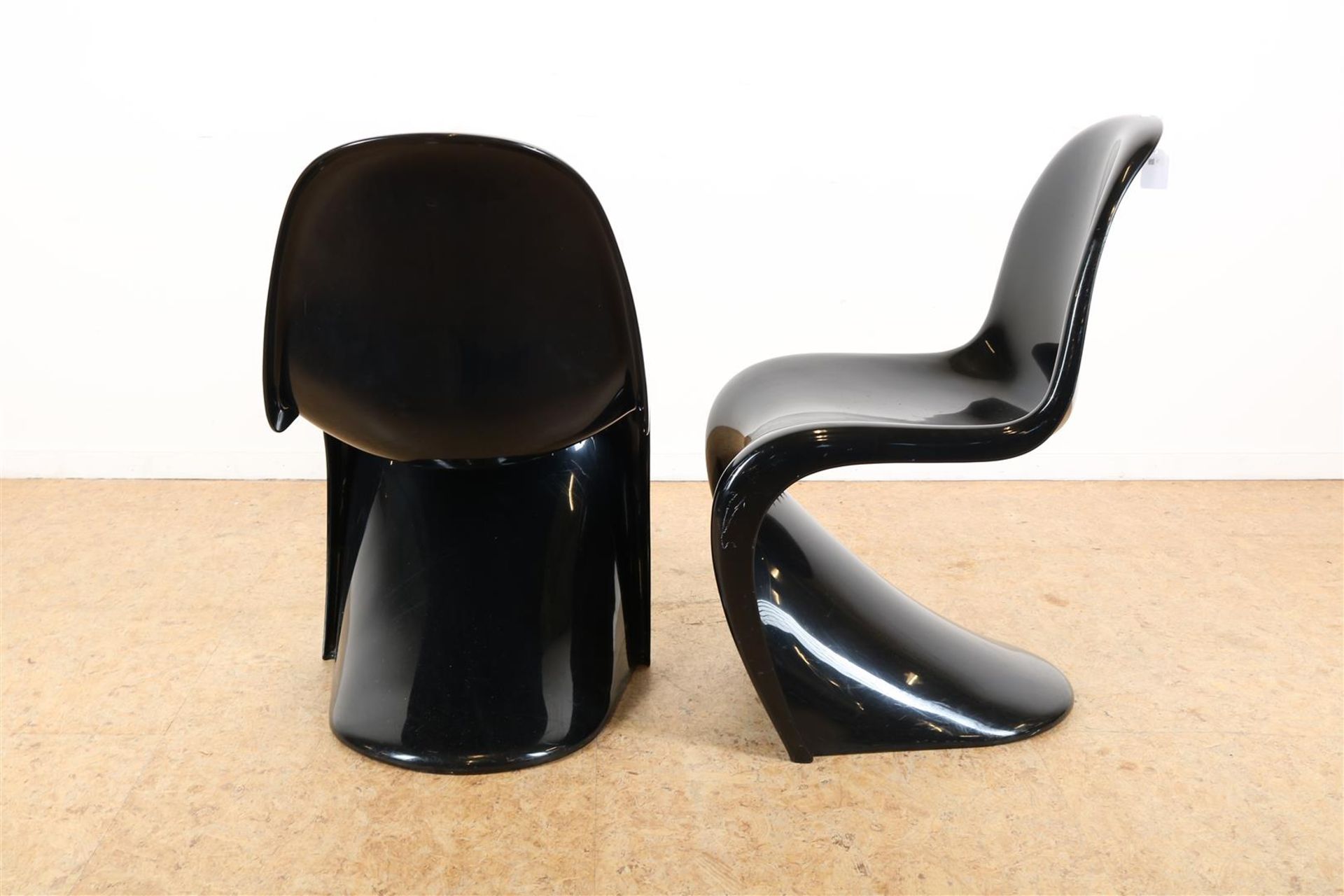 Set of black fiberglass design chairs, designer Verner Panton, made by Herman Miller, marked on - Image 3 of 4