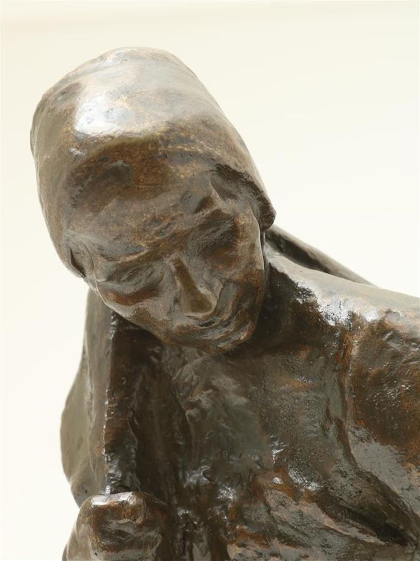 "Charles" Henri Marie van Wijk (1875-1917) Bronze sculpture of a walking mother with a bag on her - Image 3 of 6