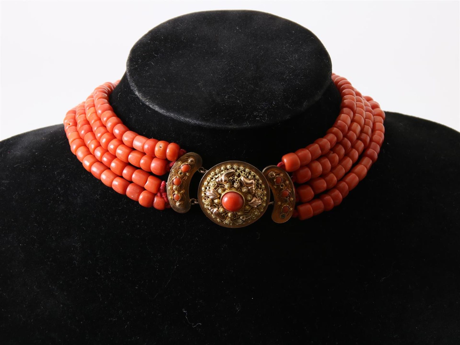 4-row red coral bead necklace with cheese and barrel beads on a gold filigree decorated regional - Image 2 of 3