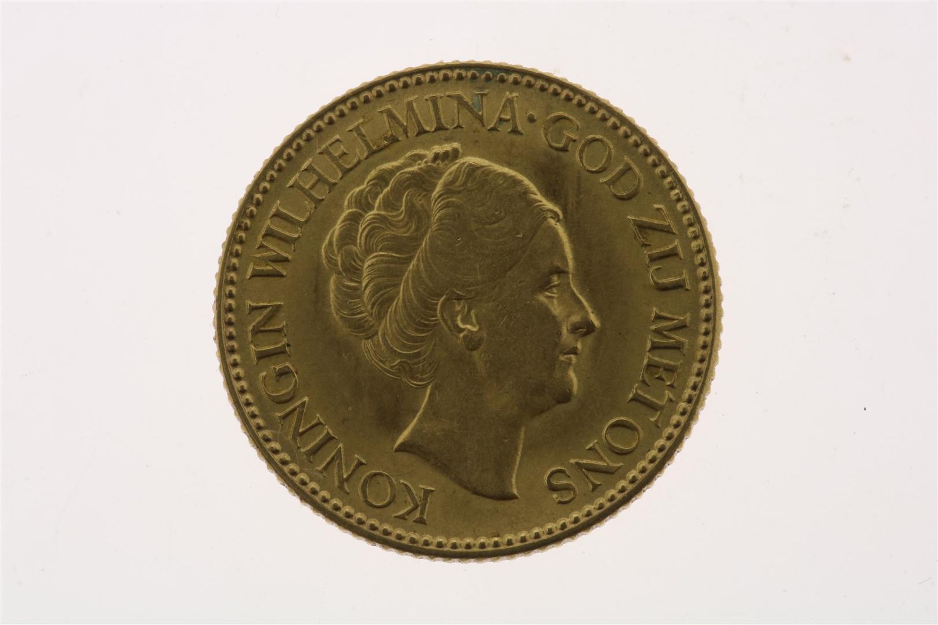 Gold tenner with image of Wilhelmina with updo hair, in an ermine cloak, looking to the right, 1925,