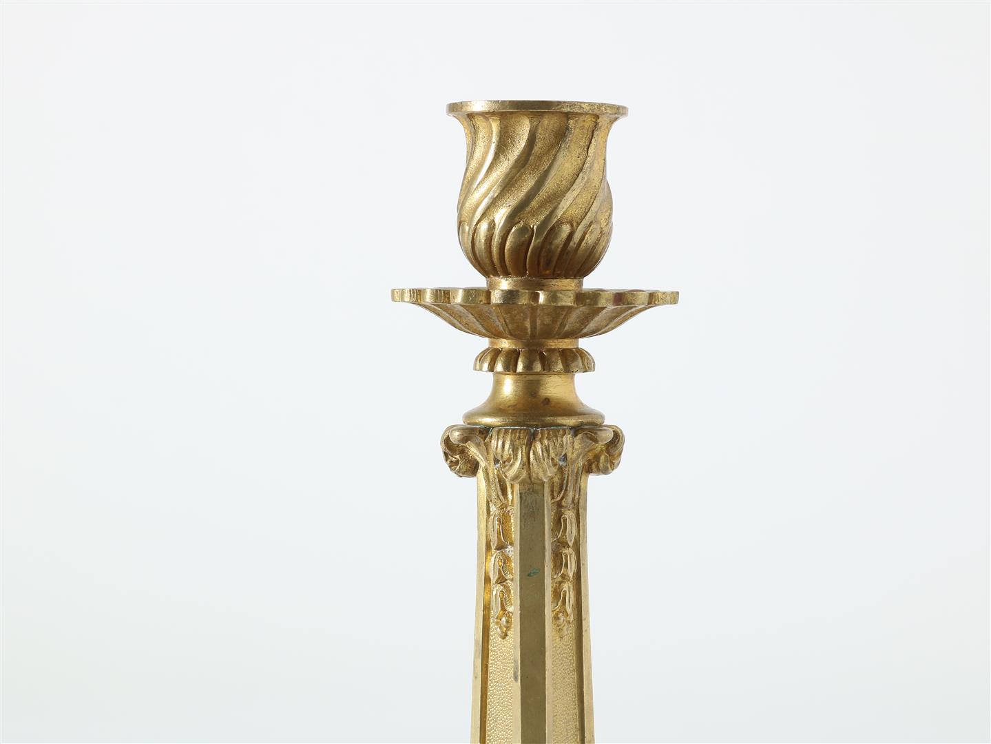 Set ormolu-gilded brass candlesticks, decorated with leaves and scallops, 19th century, height 29 - Image 2 of 4