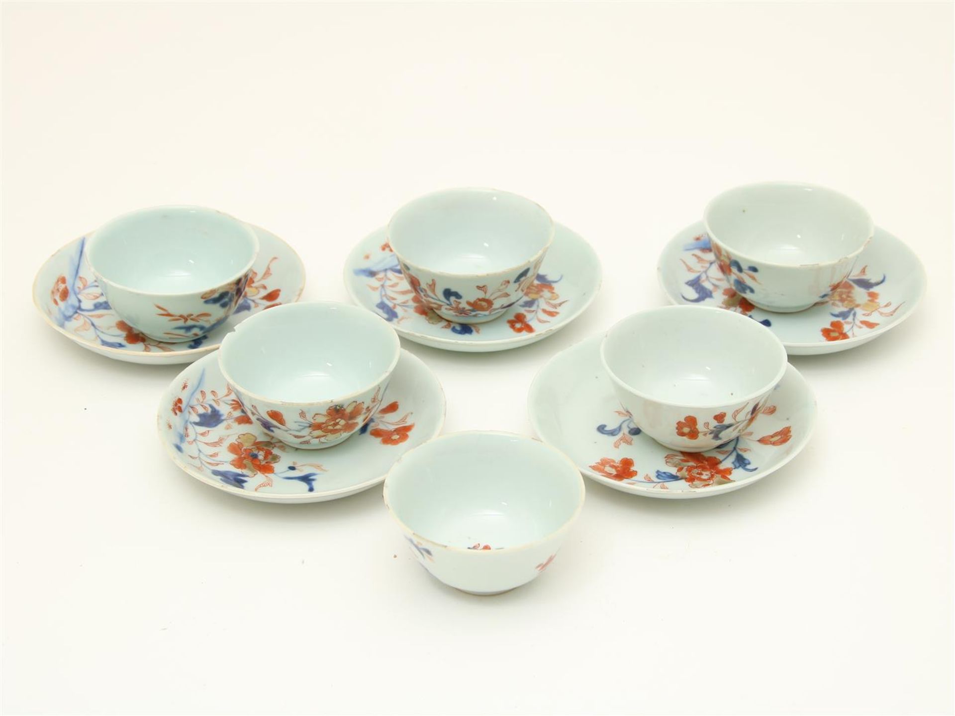 Series of 5 porcelain Qianlong cups and saucers and a saucer with Imari decor, China 18th