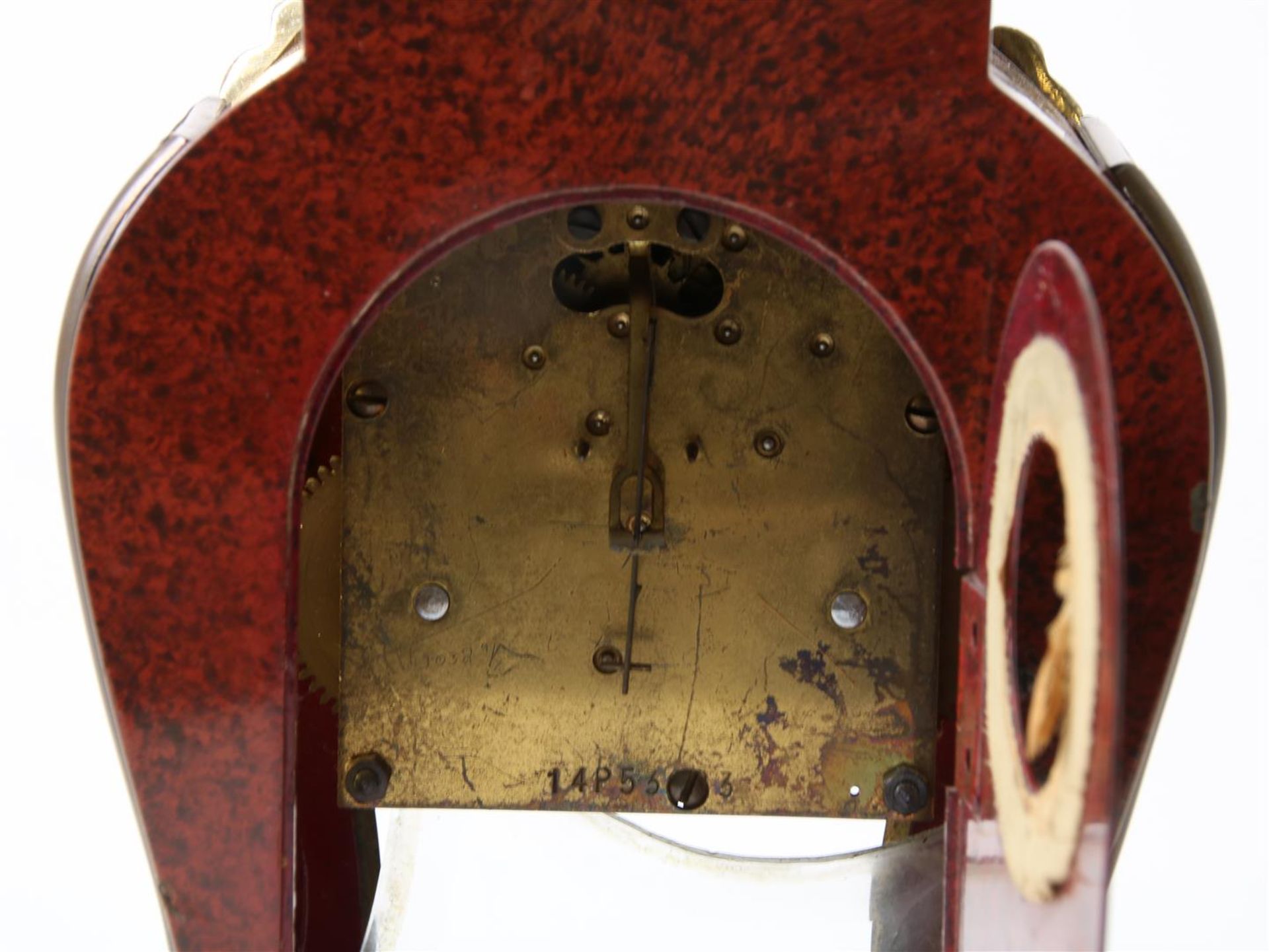 Table mantel clock in red lacquer case, Louis XVI style, with bronze frames and sundial pendulum, ( - Image 3 of 3