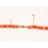 Red coral cheese necklace on hook clasp and gold safety chain l. 47 cm.