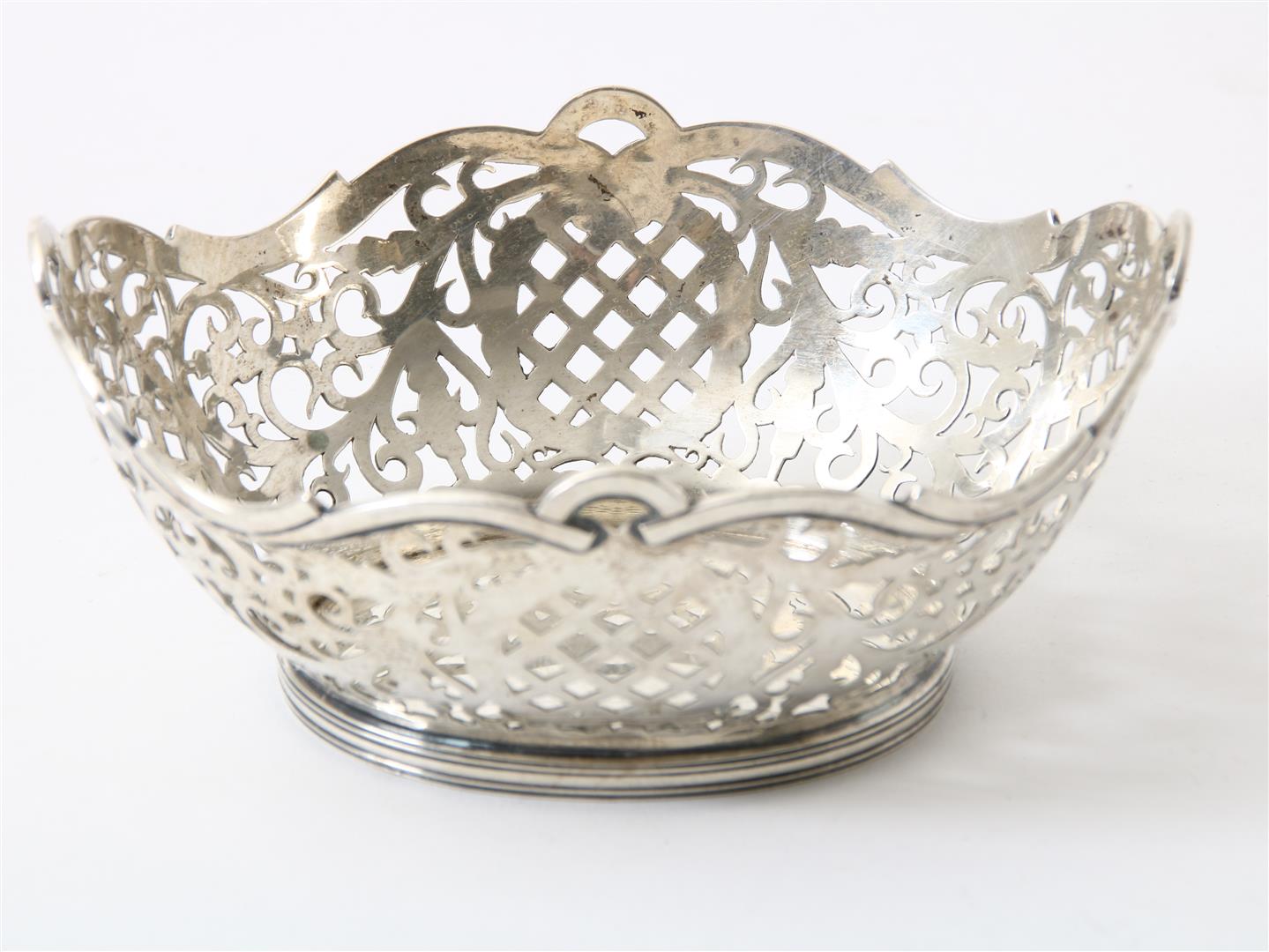 Silver openwork basket, grade 835/000, gross weight 119 grams. - Image 2 of 3