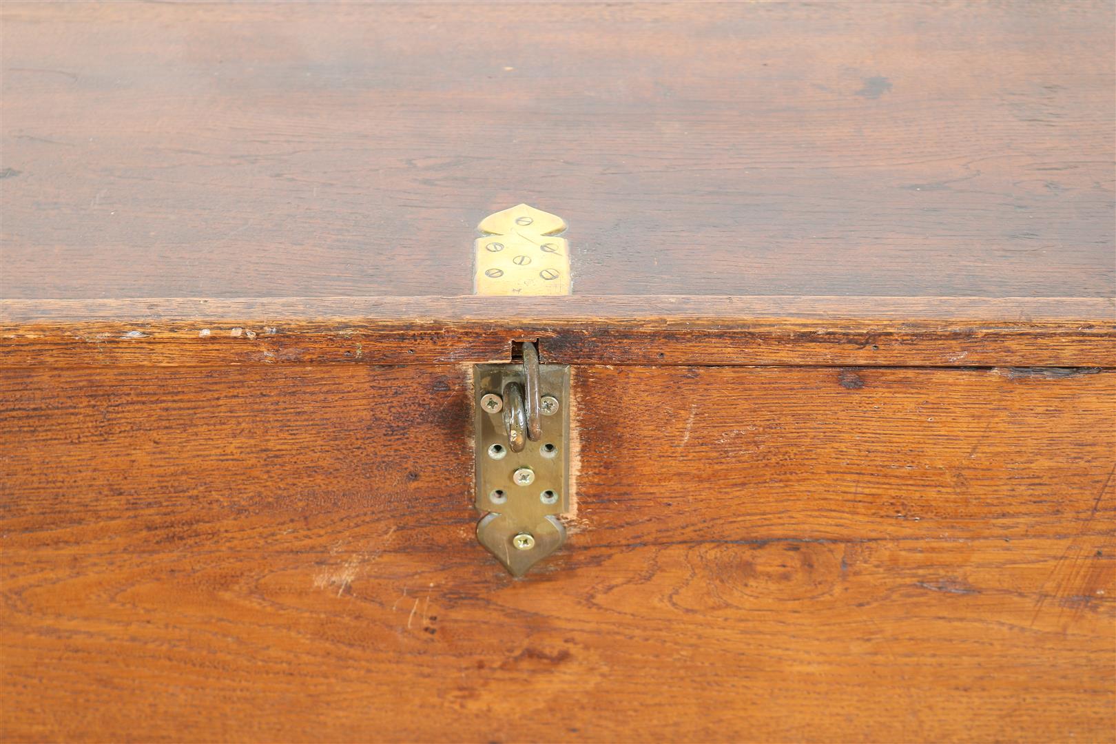 Oak Colonial blanket chest with brass fittings and handles, late 19th century, 58 x 105 x 60 cm. - Image 2 of 4