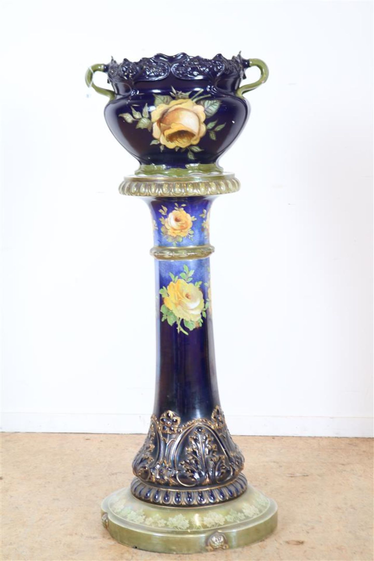 Porcelain Art Nouveau cachepot with painted flower decor, marked Franz Anton Mehlem Bonn ( - Image 2 of 7