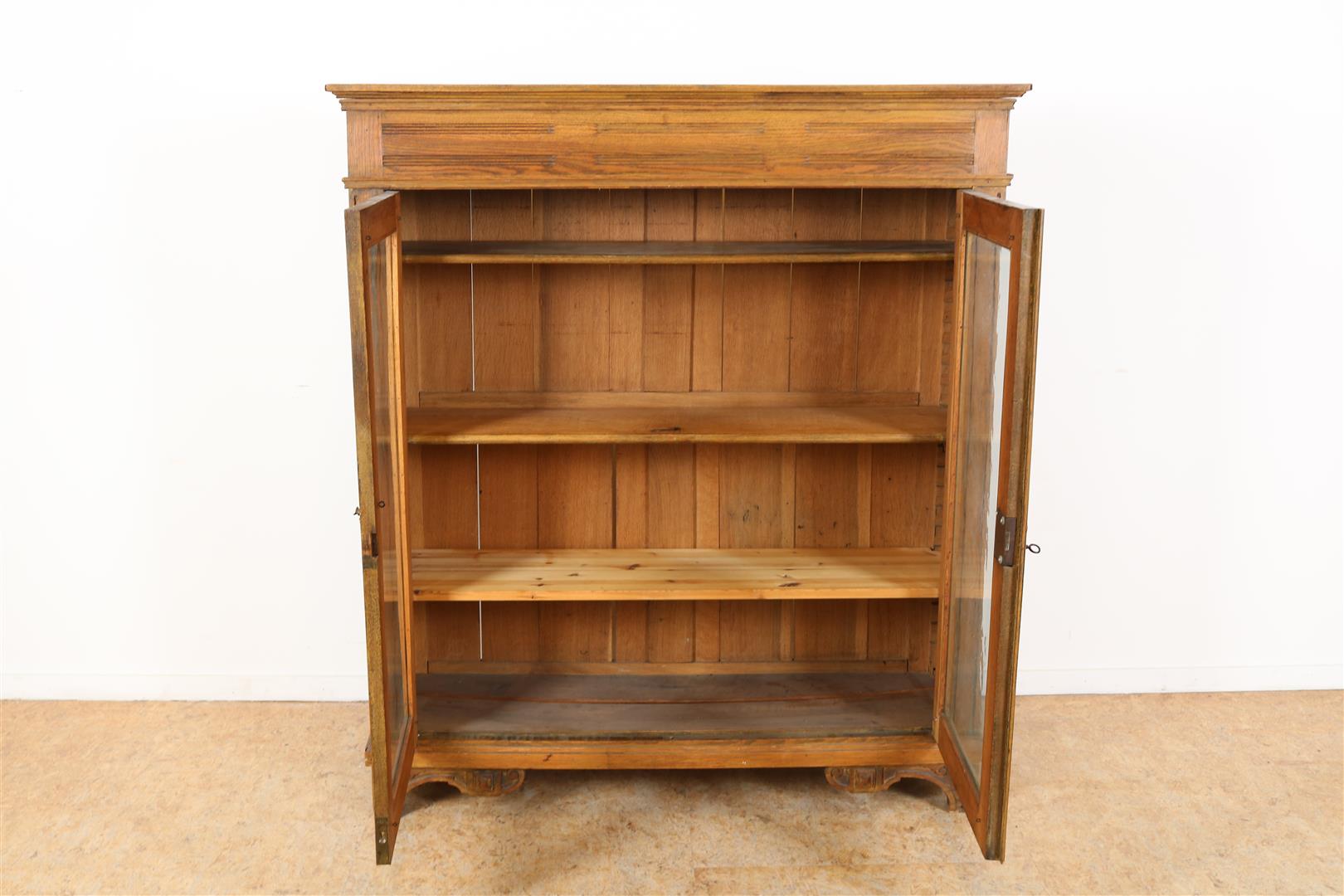 Oak Art Deco bookcase with 2 glass doors, ca. 1920, 132 x 117 x 37 cm. - Image 2 of 6