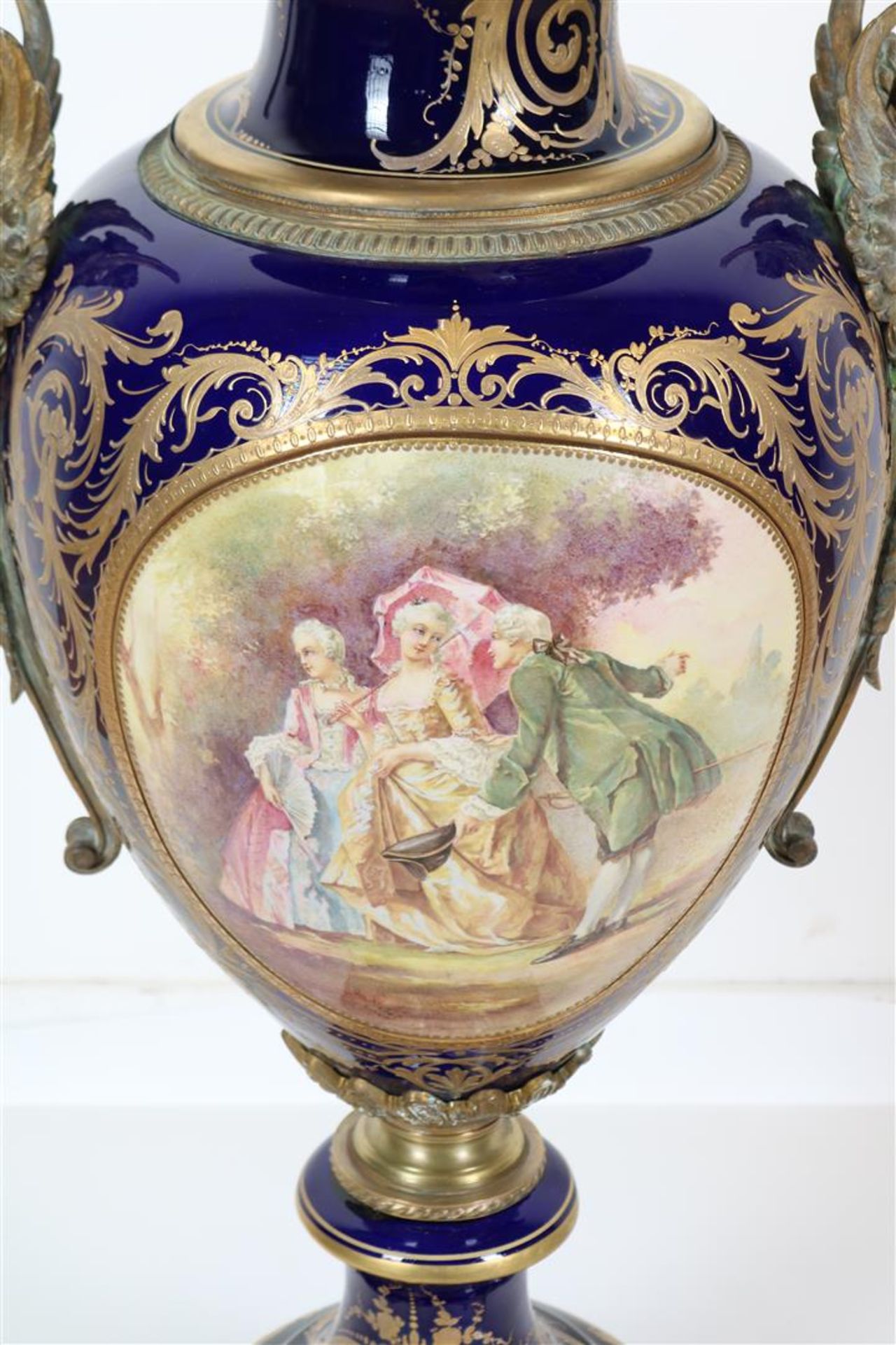 Porcelain Sevres urn vase with fixed lid, double painted decor of romantic scene of figures in - Image 4 of 8