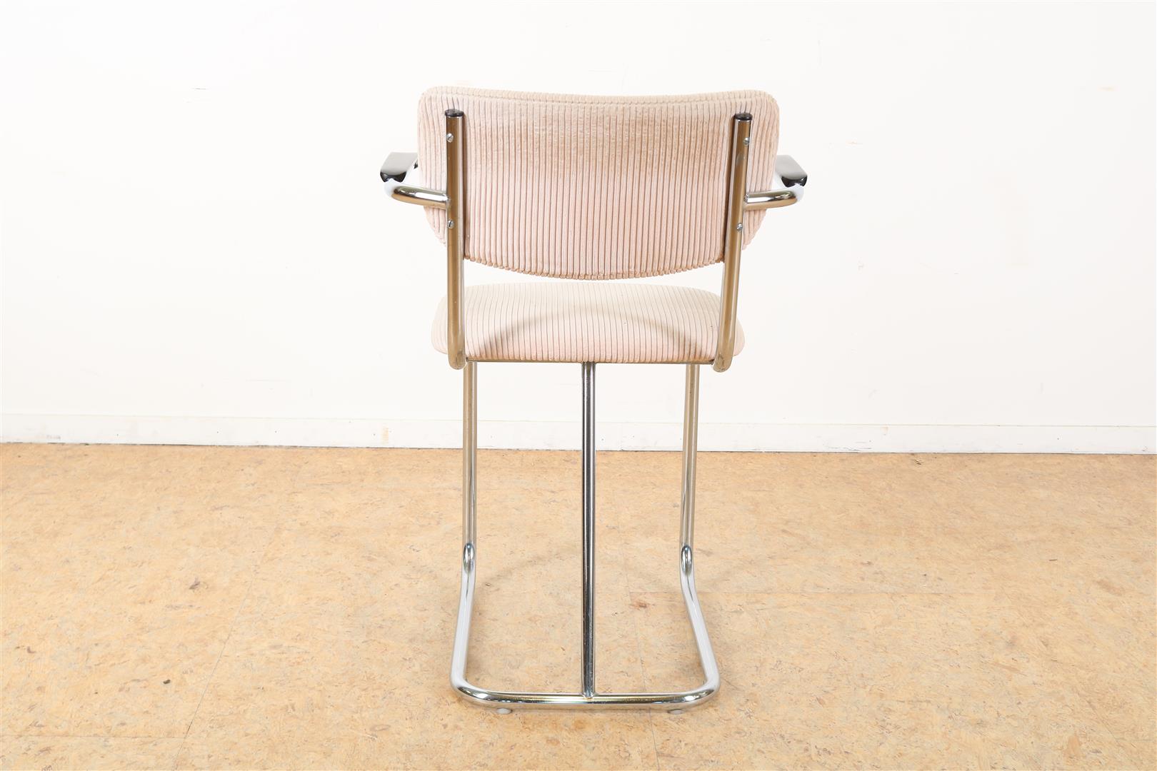 Chrome-plated design armchair with welded back support and bakelite armrests, design Gispen model - Image 3 of 5